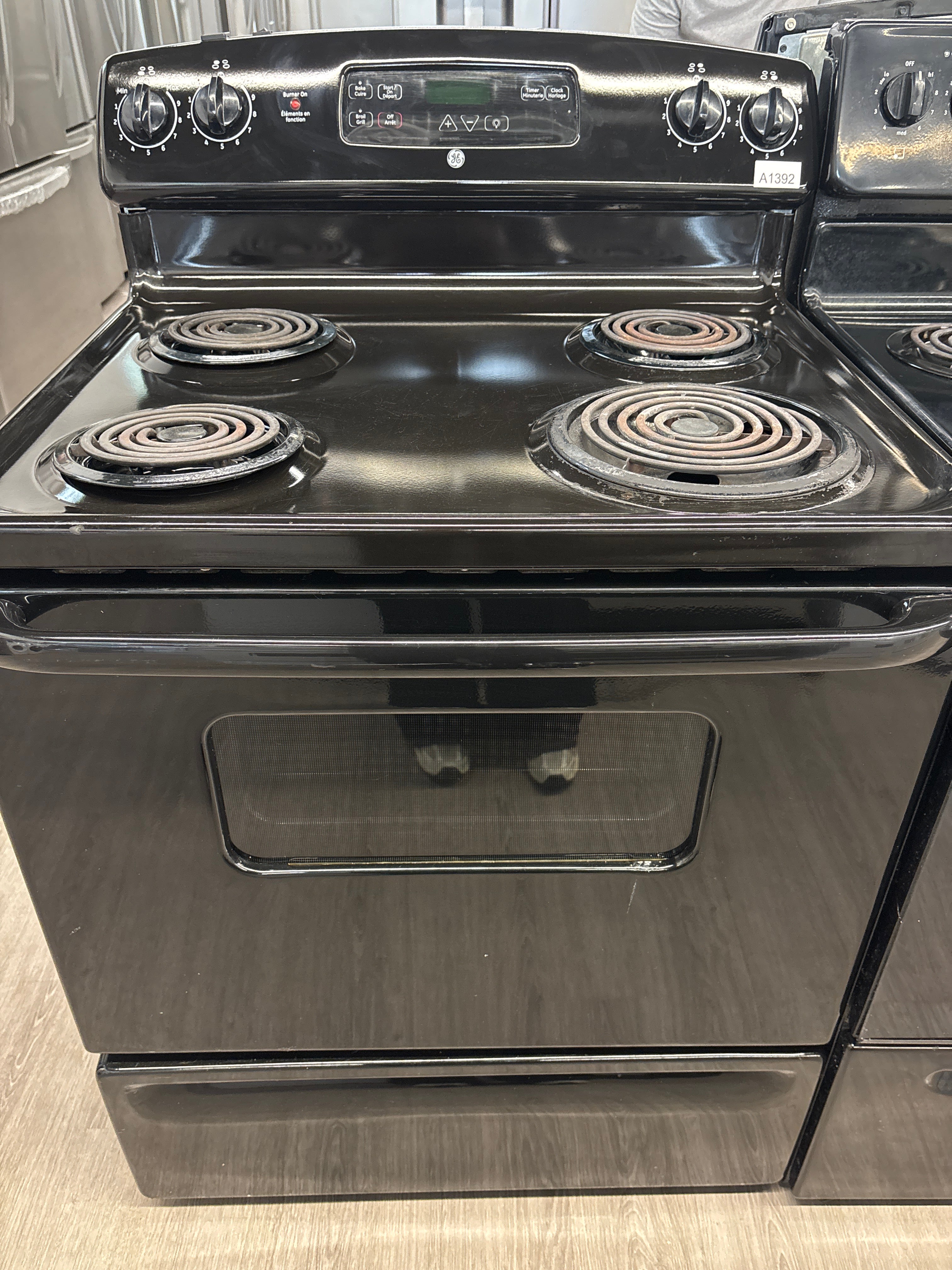 GE 30” Glass Top Electric Range - JCBS25/M1BB
