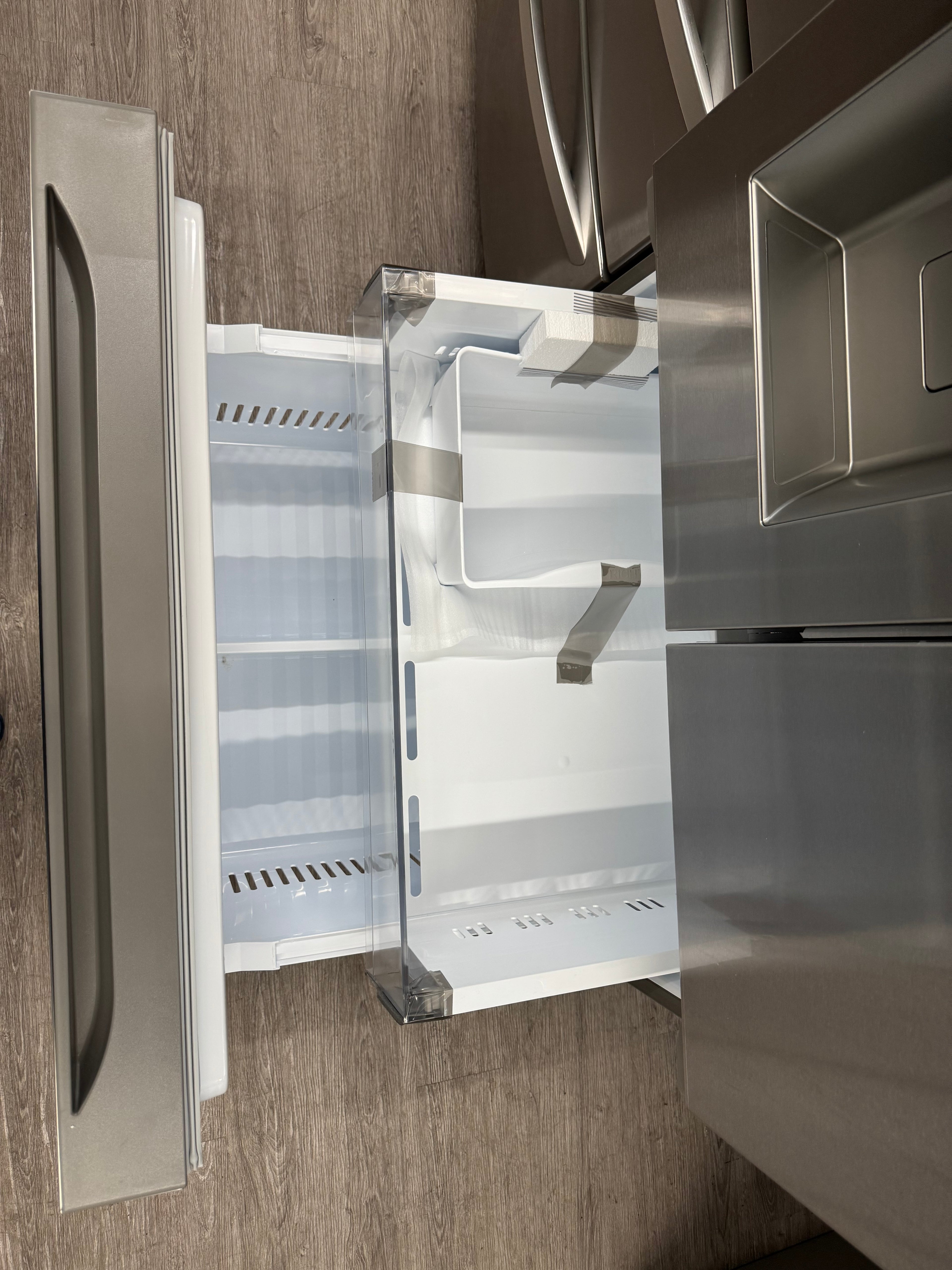OPEN BOX - LG 33” French Door Refrigerator with Water & Ice Dispenser - LF25S6330S - 1 YEAR LG WARRANTY
