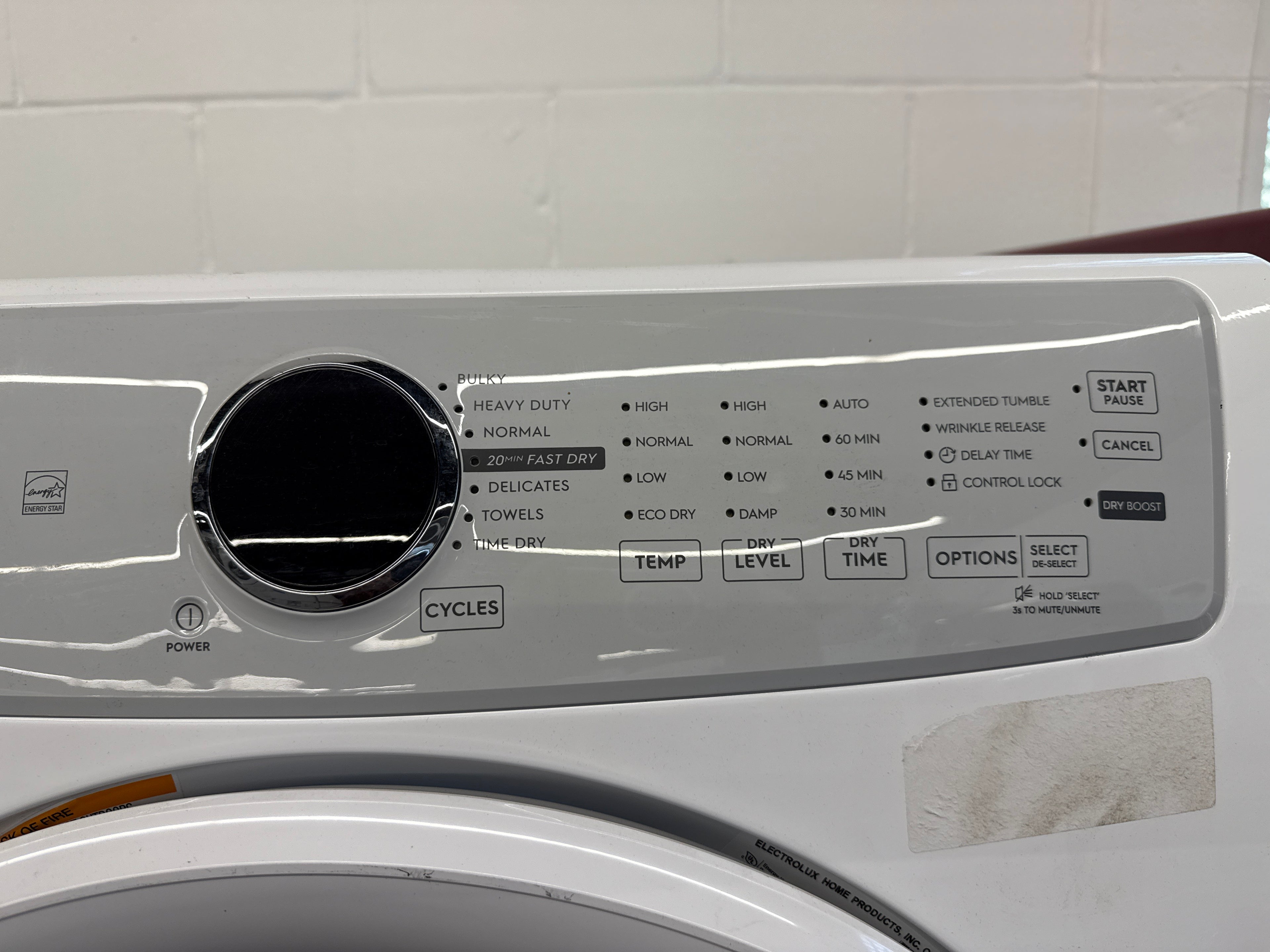 Electrolux 27" Front Load Washer&Dryer Set (EFLW317TIW2 & ELFE733CAW0)