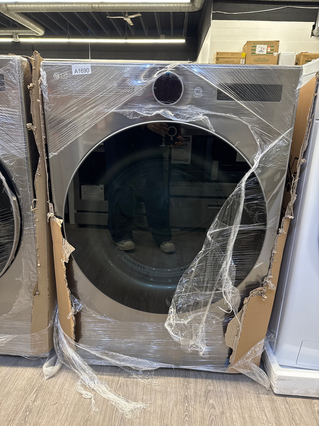 LG 27” Front Load Washer & Dryer Set (WM550HVA & DLEX5500V) 1 YEAR MANUFACTURER WARRANTY