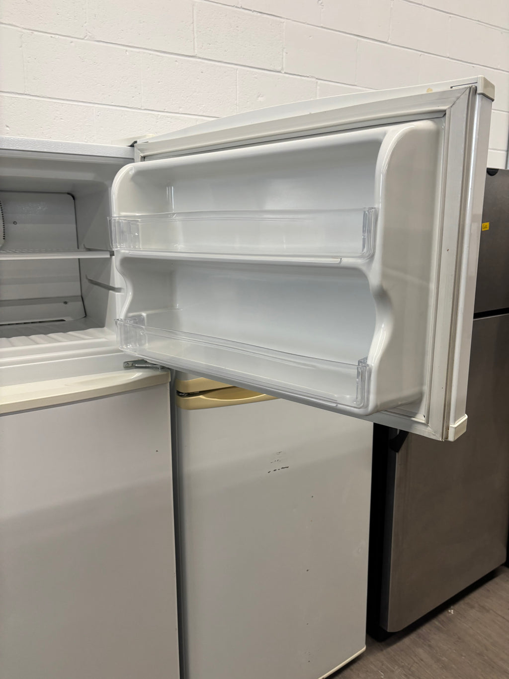 Inglis 28” Top Freezer Refrigerator - IPT164301