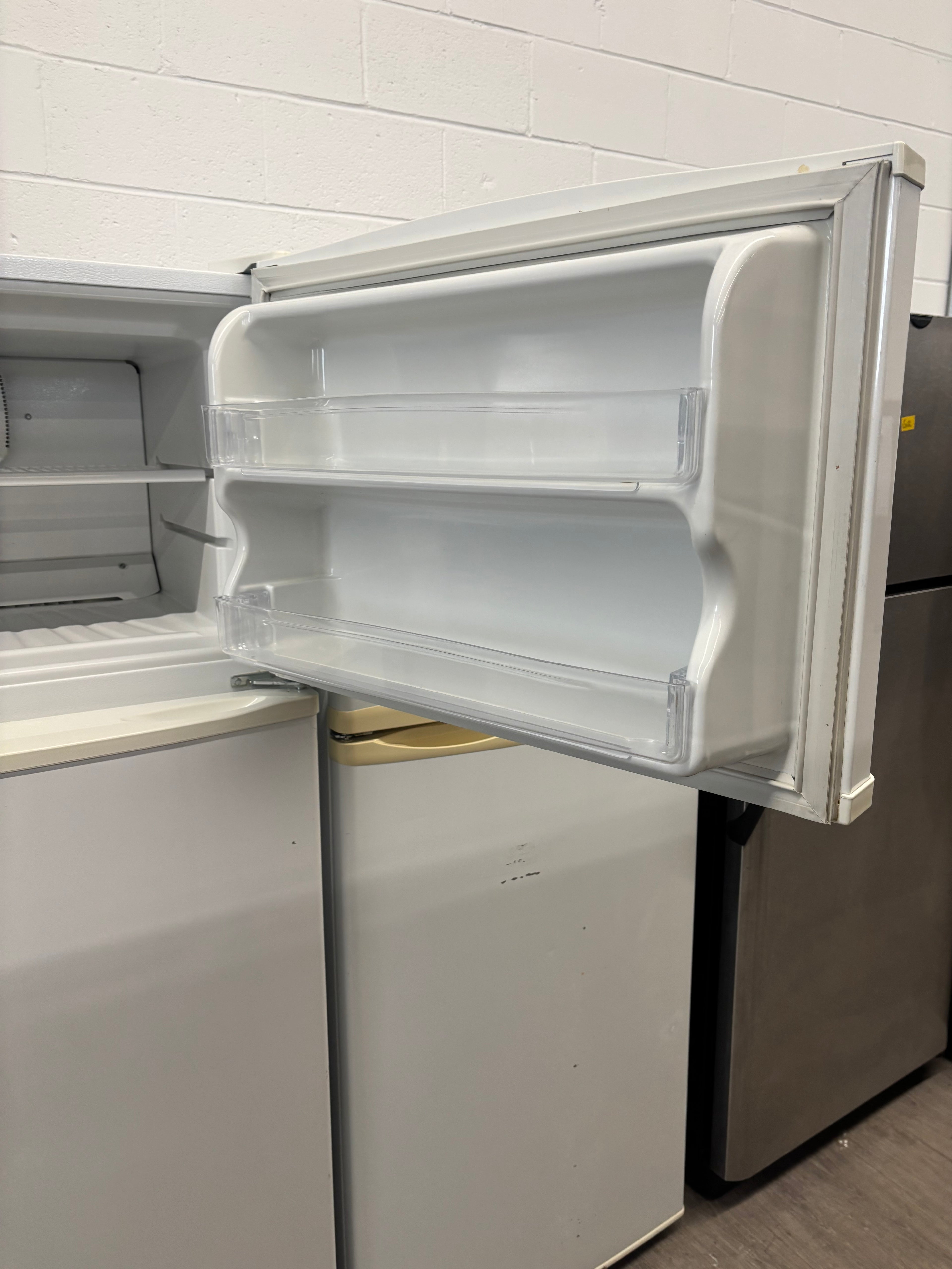 Inglis 28” Top Freezer Refrigerator - IPT164301