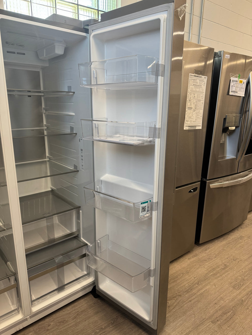 NEW - LG 36” Side by Side Refrigerator with Water & Ice Dispenser - LL27T3530S