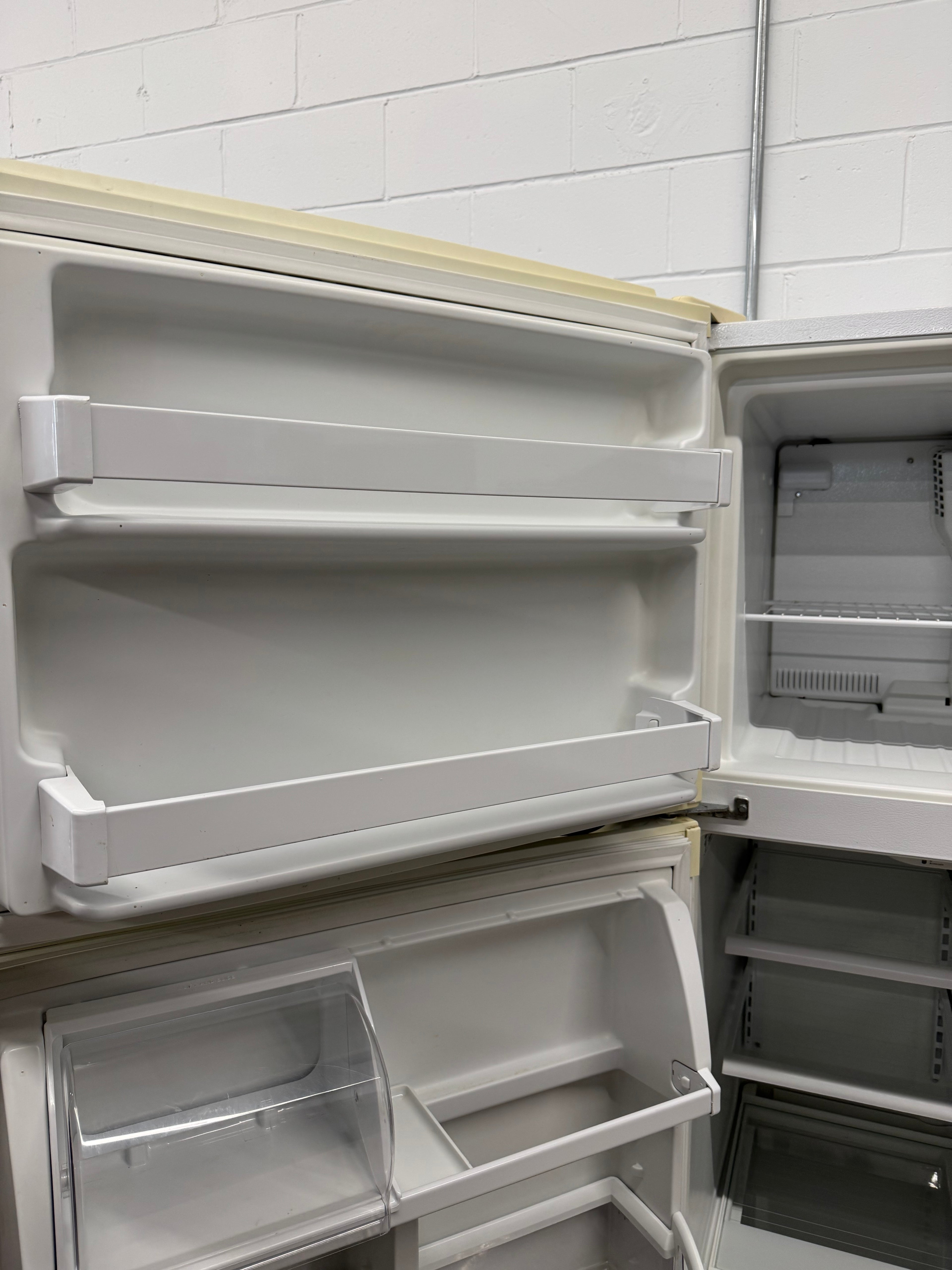 Whirlpool 30” Top Freezer Refrigerator - GR9FHKXVQ01
