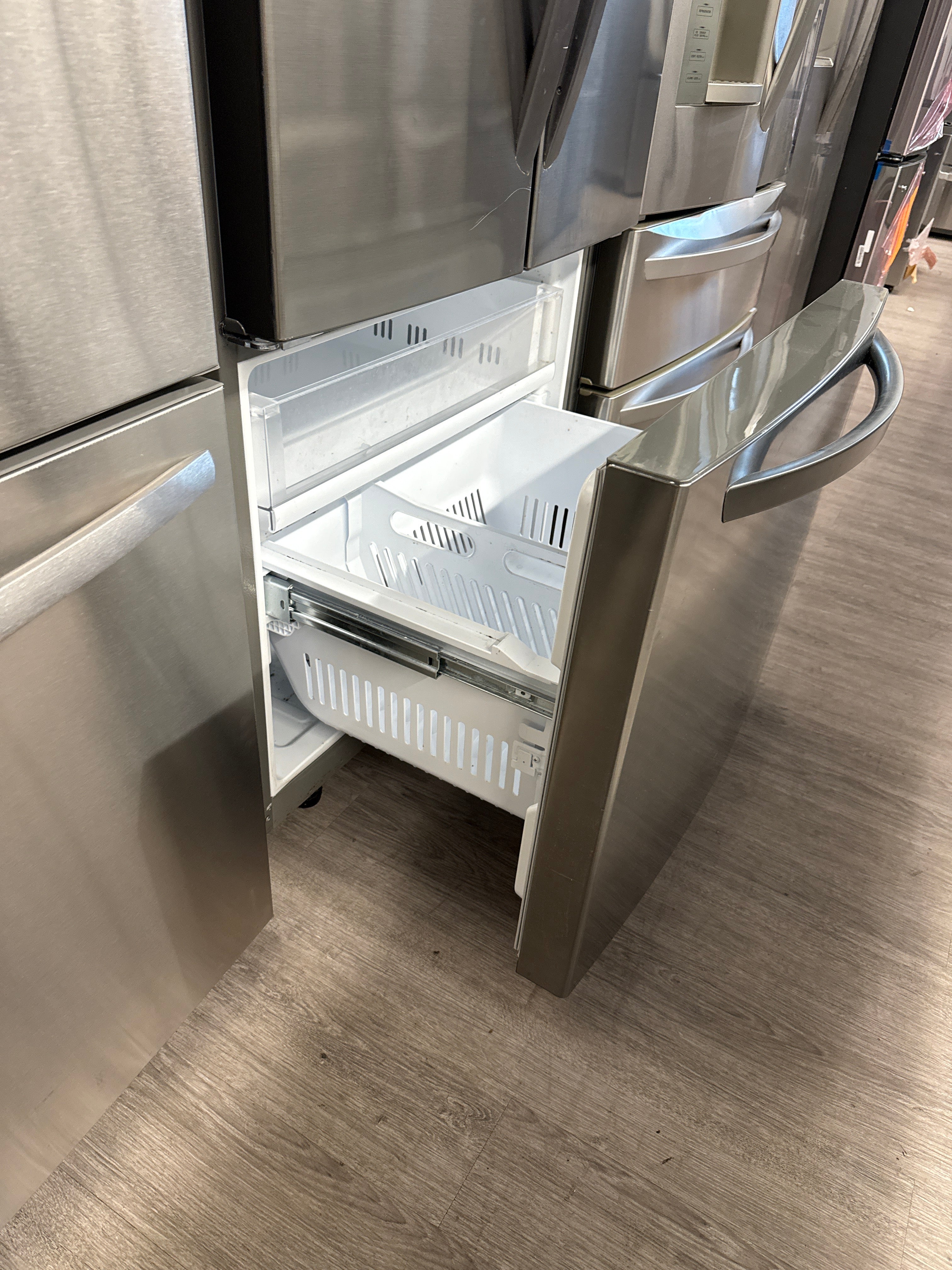 LG 33” French Door Refrigerator - LRFNS2503V/00
