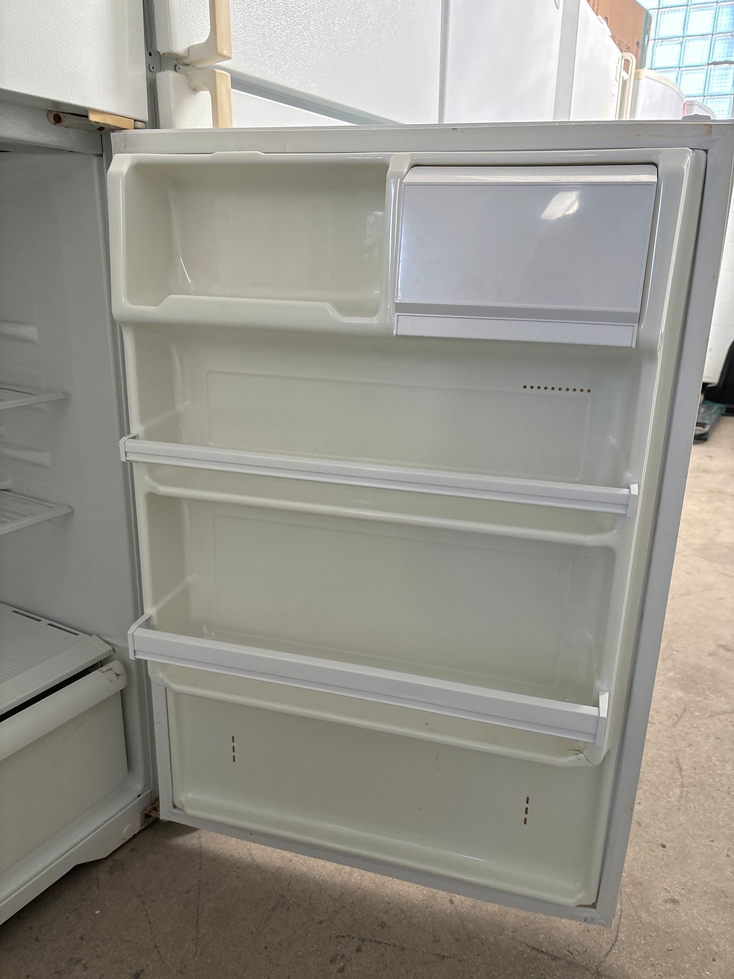 Frigidaire 28” Top Freezer Refrigerator - FRT13CRHW0