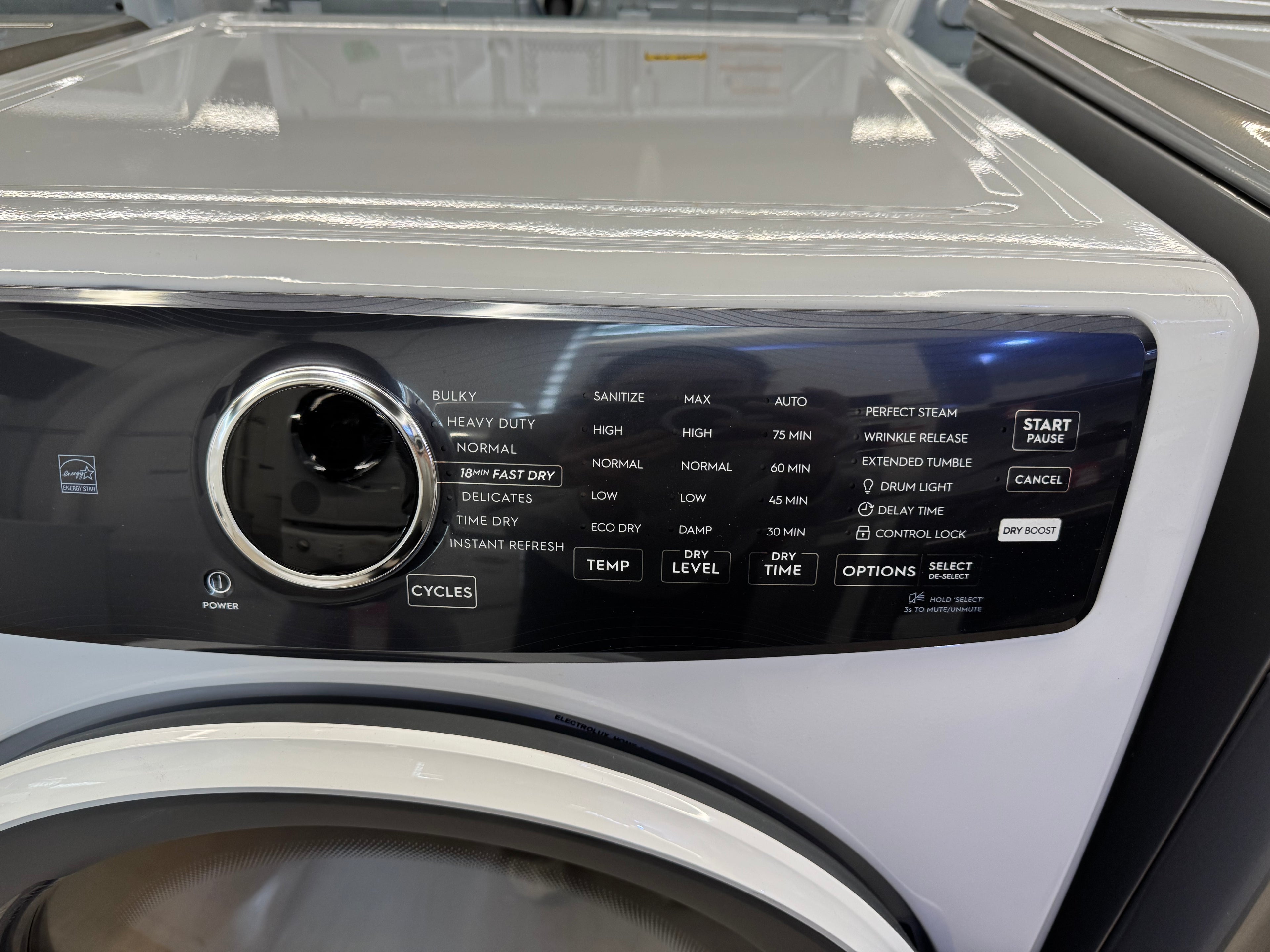 OPEN BOX - Electrolux 27” Front Load Gas Dryer- ELFG7437AW