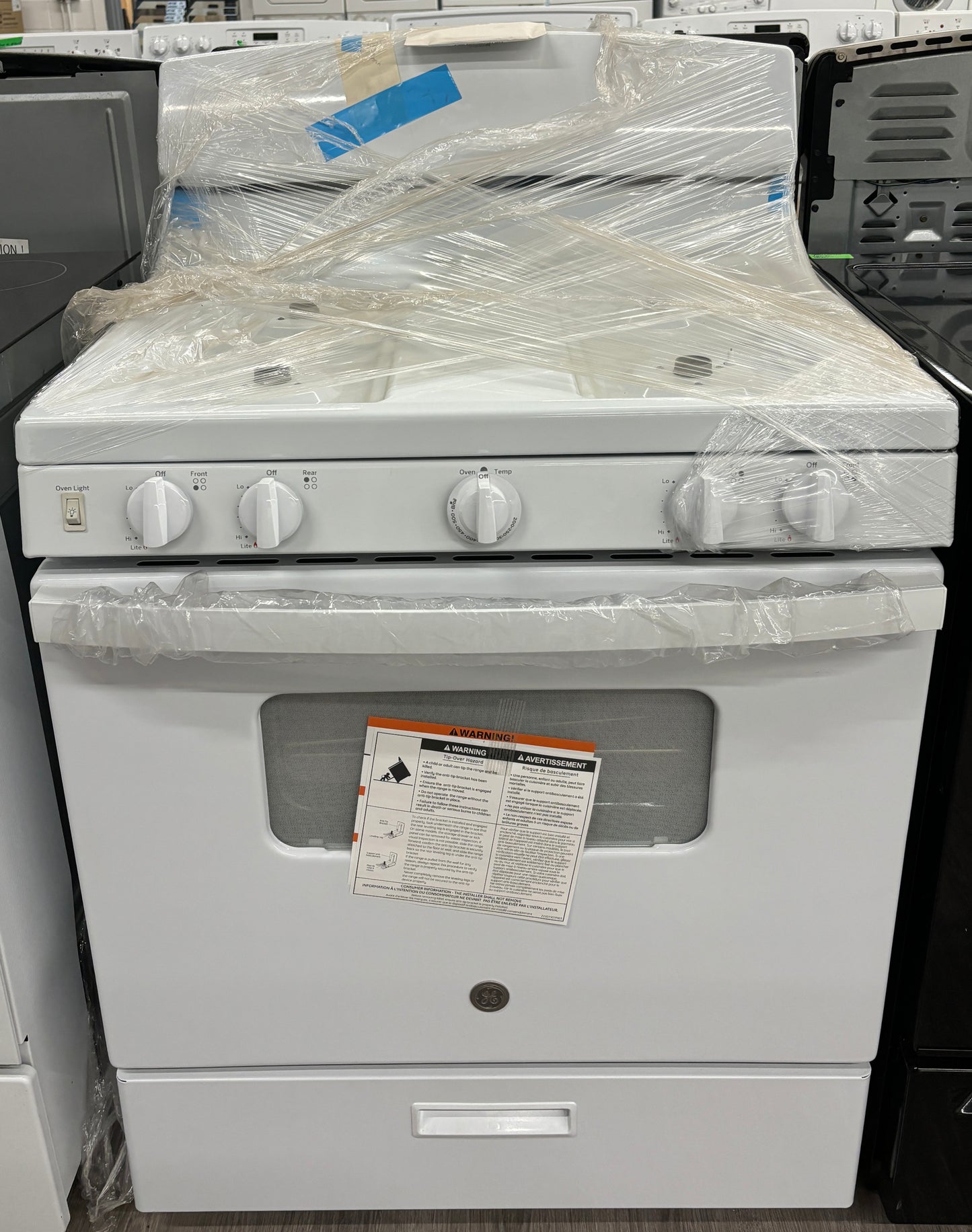 OPEN BOX - GE 30" Freestanding Gas Range - JCGBS10DEM4WW