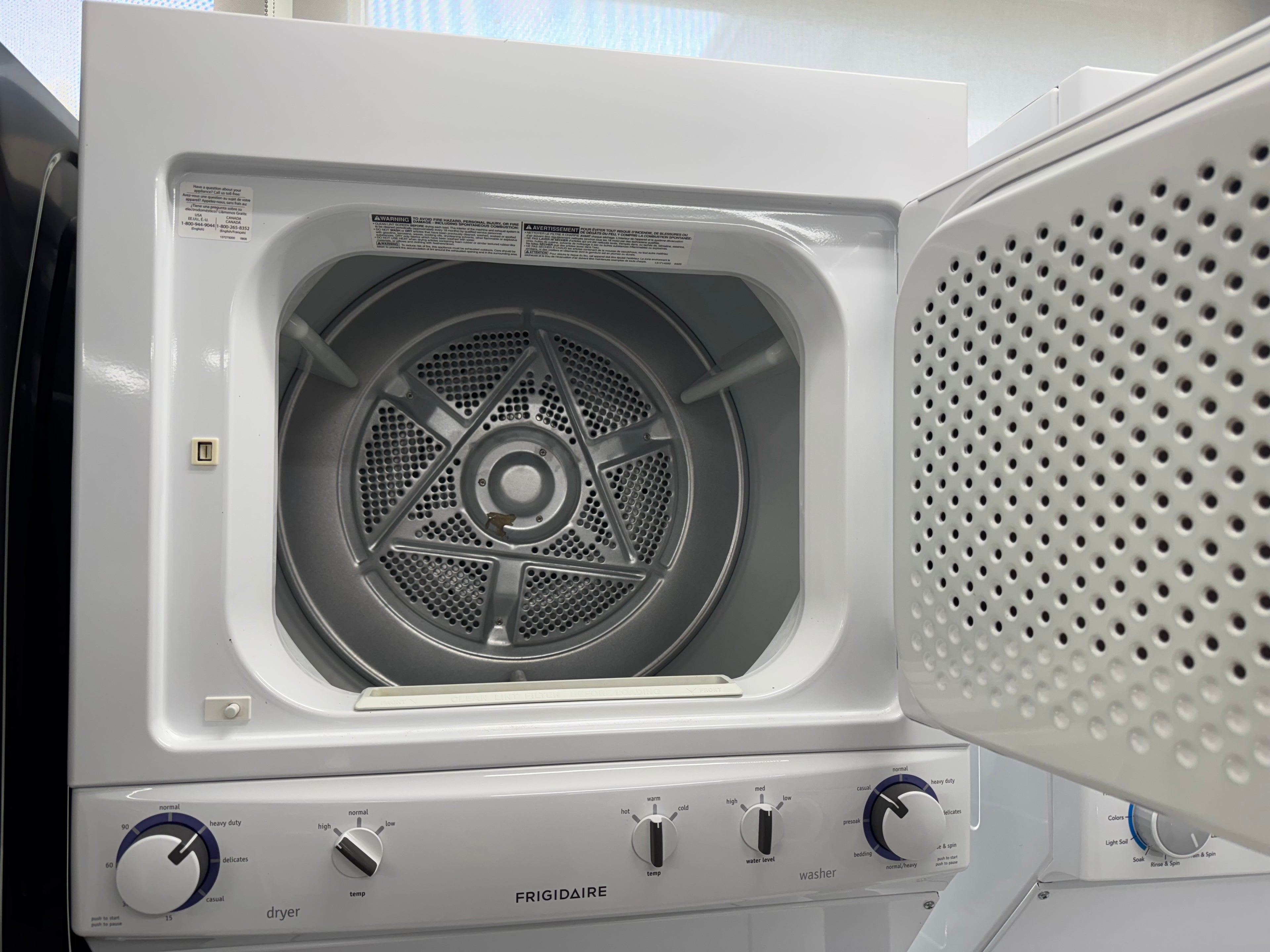 FRIGIDAIRE 27” LAUNDRY UNIT - CFLE1011MW0