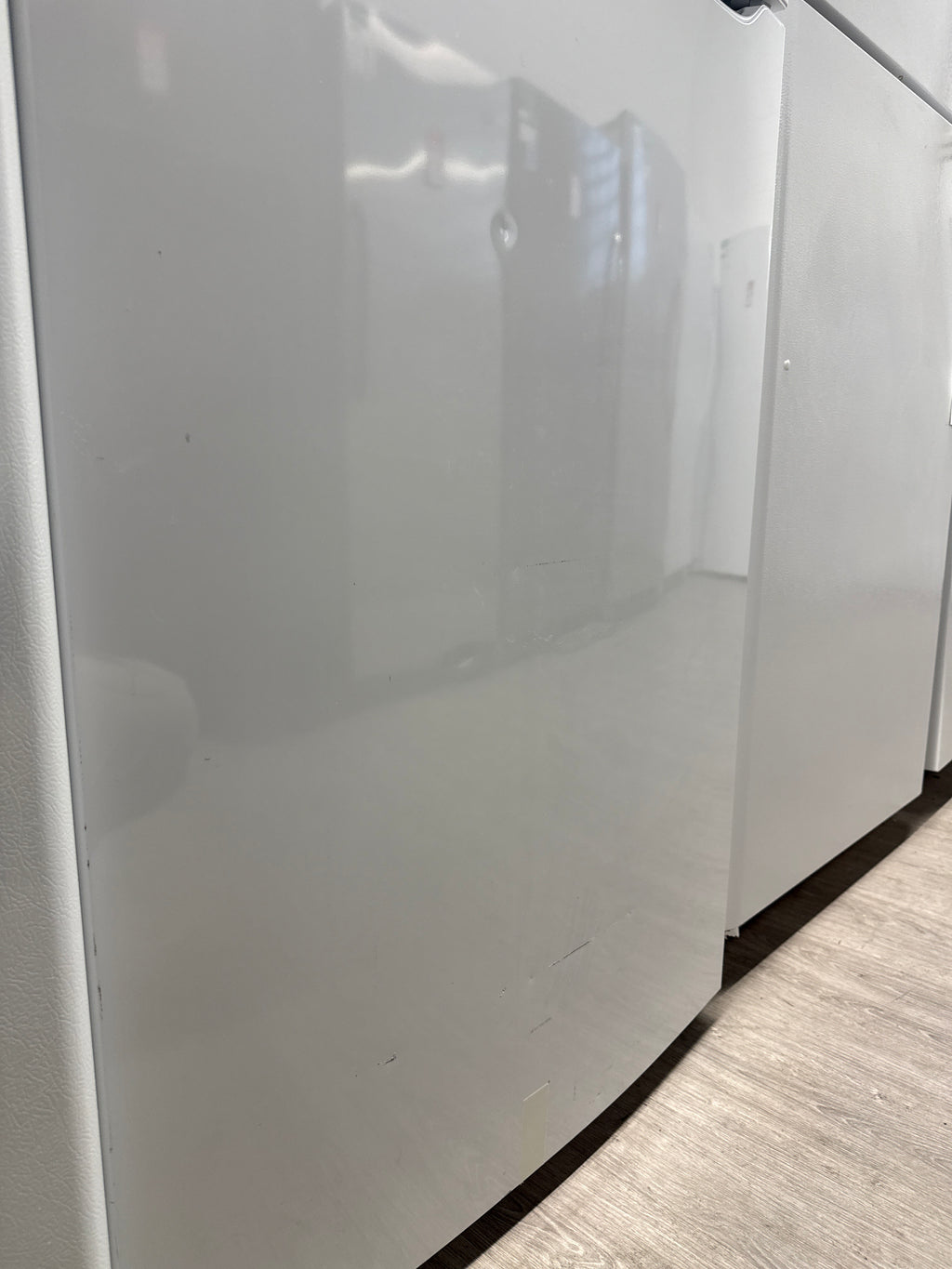 OPEN-BOX - Frigidaire 30” Top Freezer Refrigerator - FFTR2045VW9