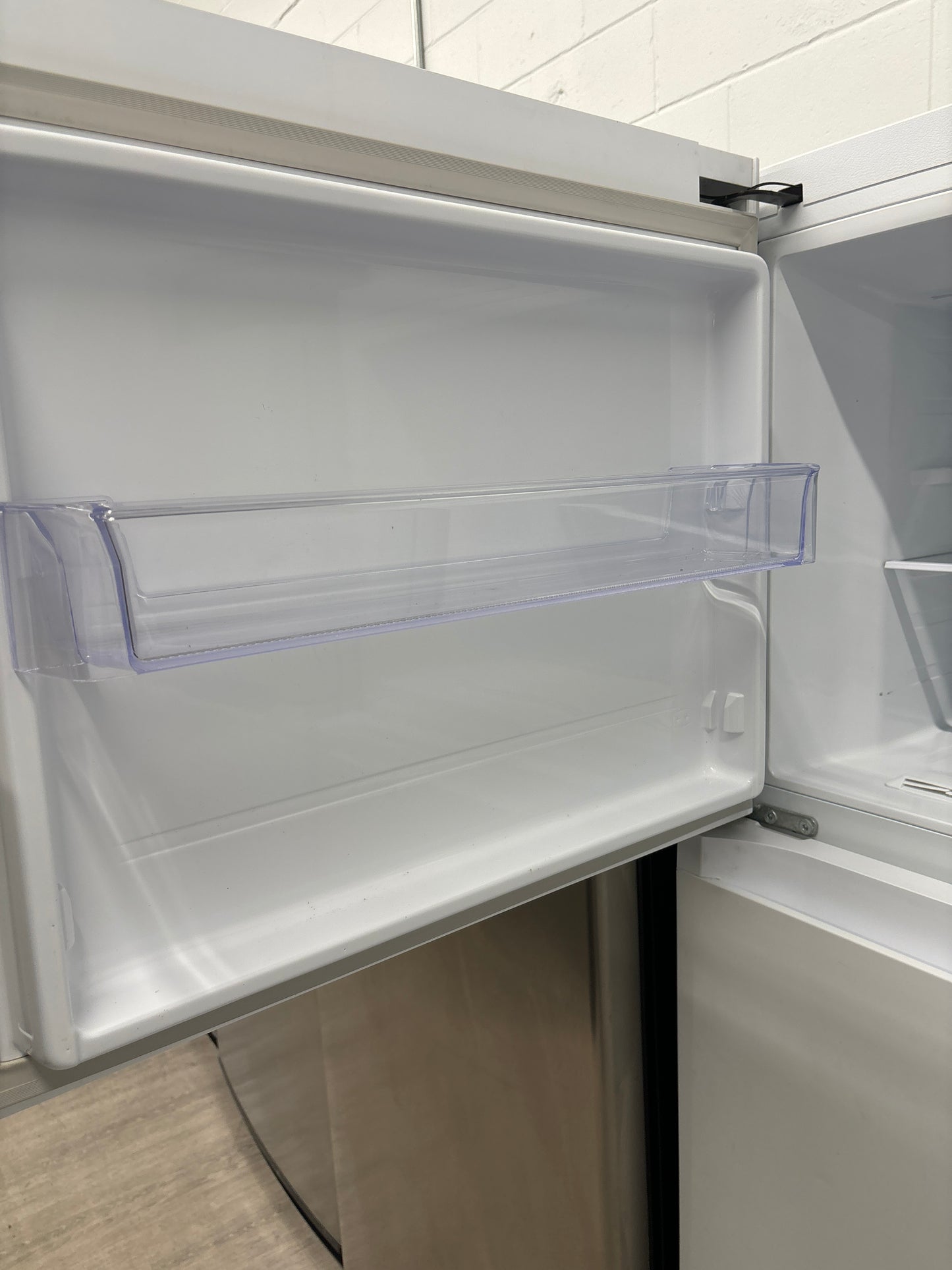 Samsung 28 inch Fridge top freezer