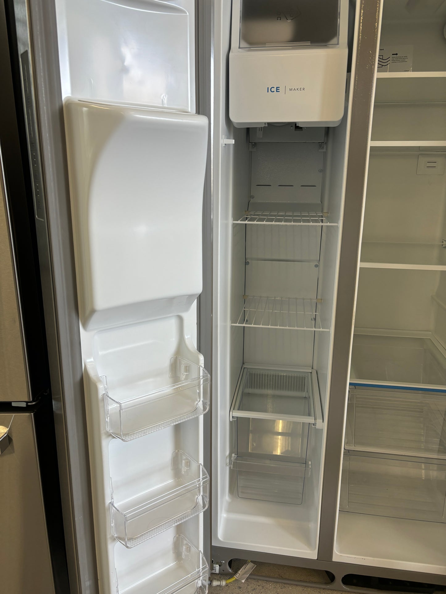 OPEN BOX - Frigidaire 33" Side by Side Fridge with Water Dispenser - FRSS2323AS8