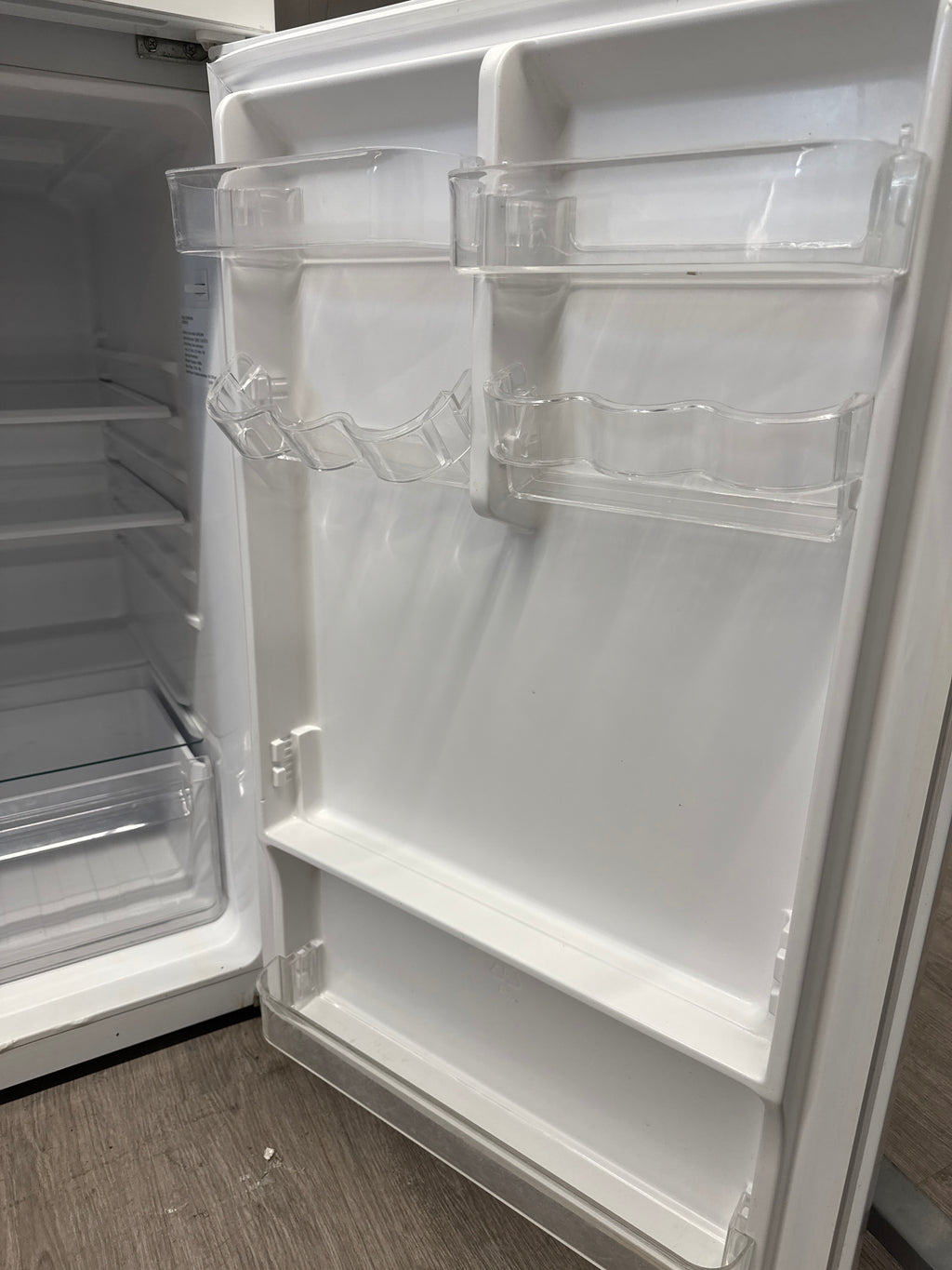 CROSLEY 24” Top freezer fridge- CRHS12RW