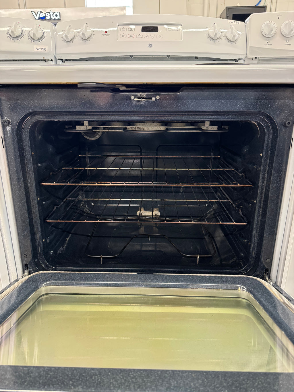 GE 30” Freestanding Coil Top Range - JCBP240DM2WW