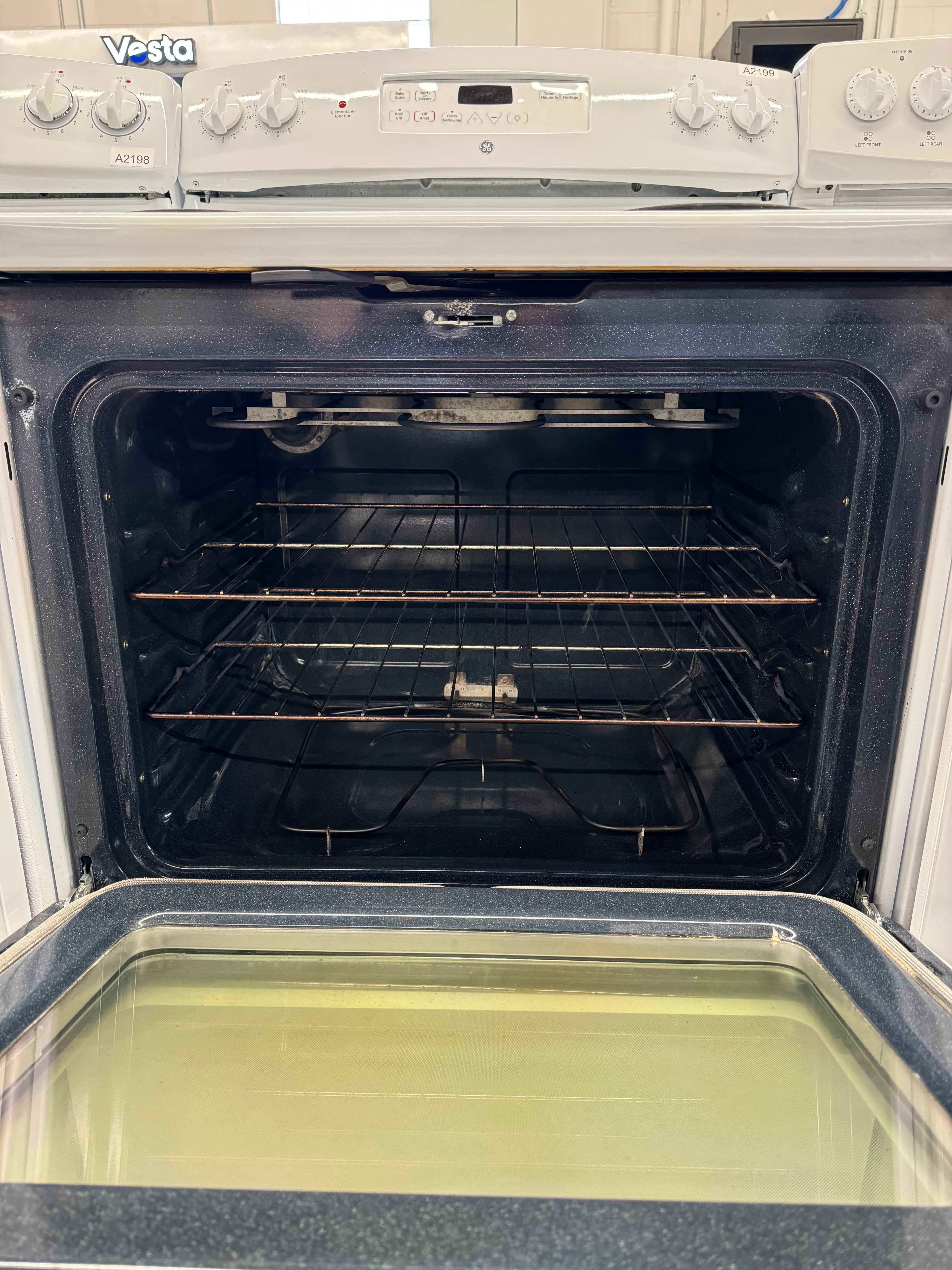 GE 30” Freestanding Coil Top Range - JCBP240DM2WW