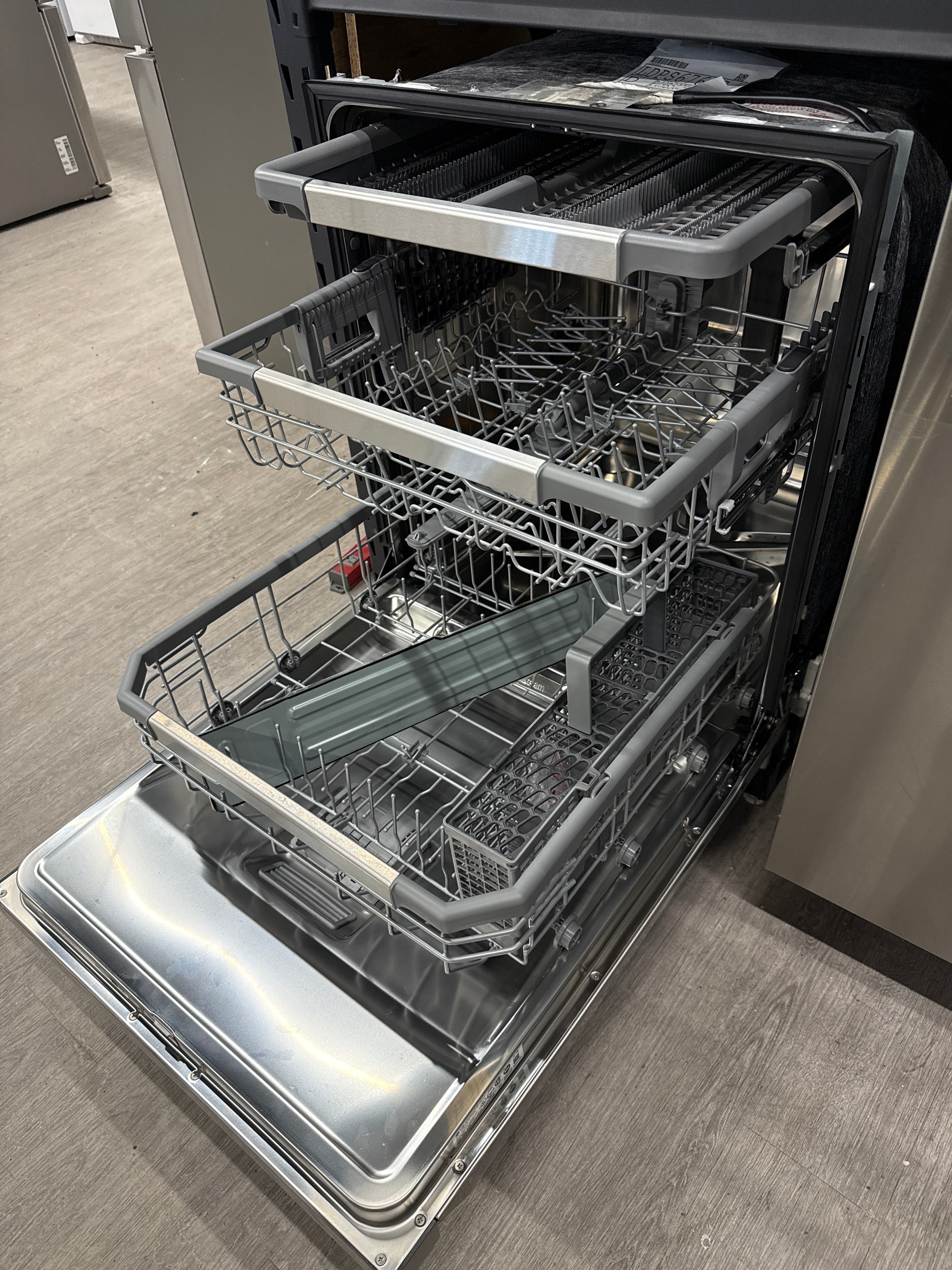 NEW - LG 24" Built-In Dishwasher - LDPS6762S (1 YEAR MANUFACTURER WARRANTY)