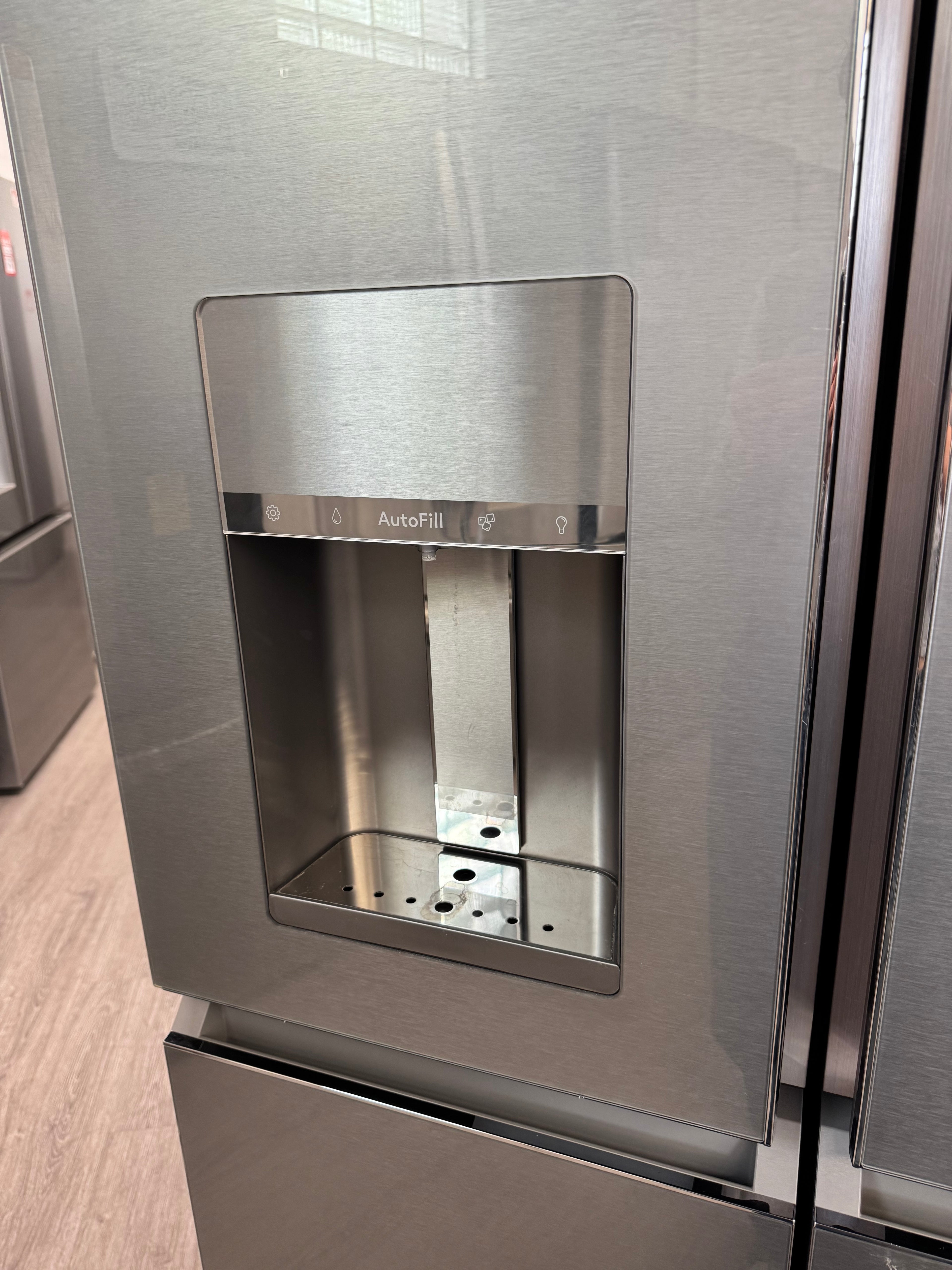 OPEN BOX - Café 36” French Door Fridge with Water & Ice Dispenser - CQE28DM5NS5