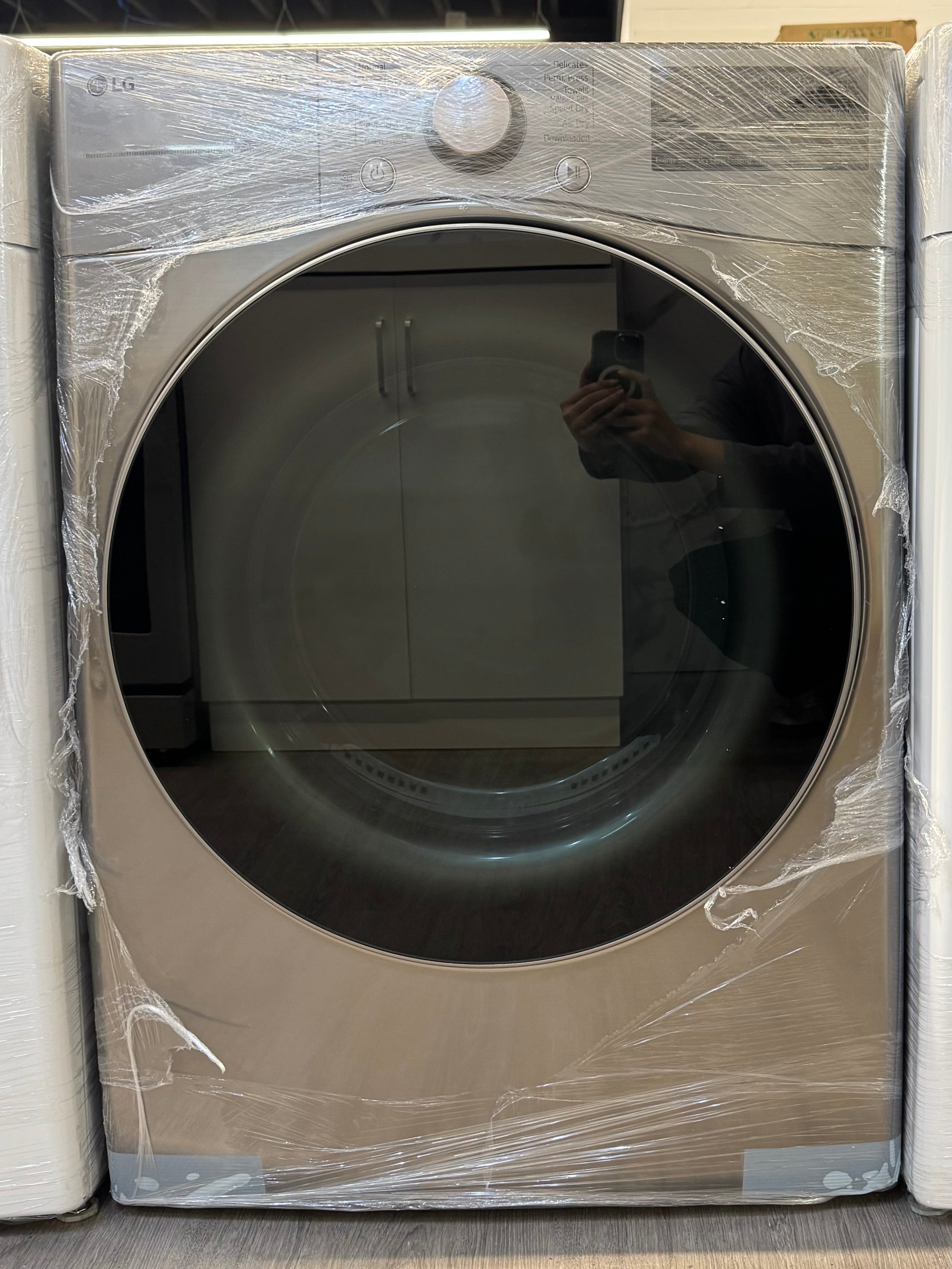 OPEN BOX - LG 27” Front Load Dryer - DLEX3850V - 1 YEAR LG WARRANTY