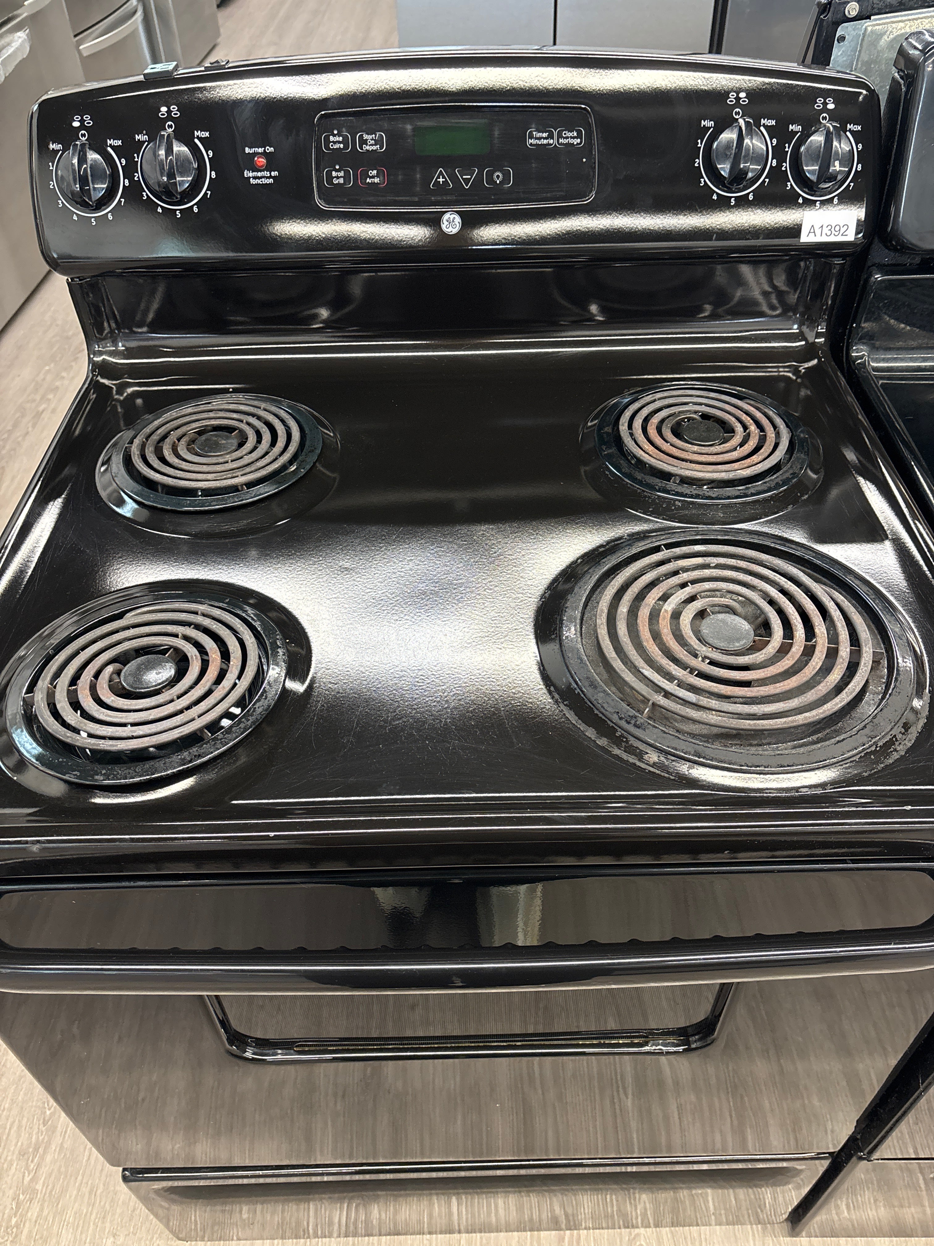 GE 30” Glass Top Electric Range - JCBS25/M1BB