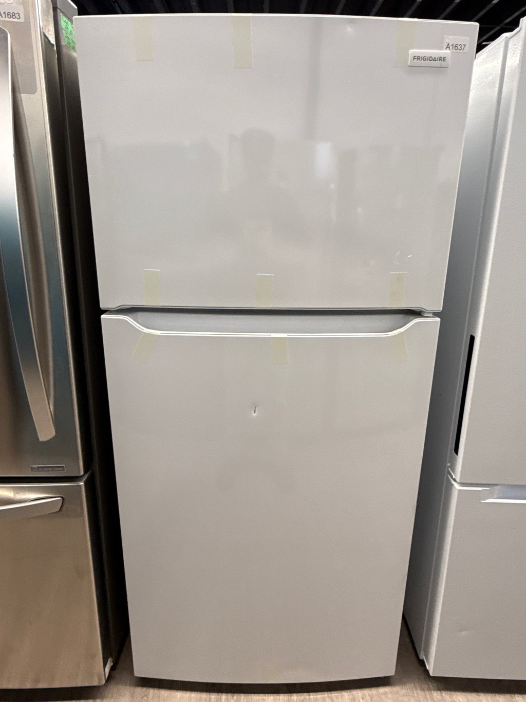 OPEN-BOX - Frigidaire 30" Top Freezer Refrigerator - FFTR2045VWD