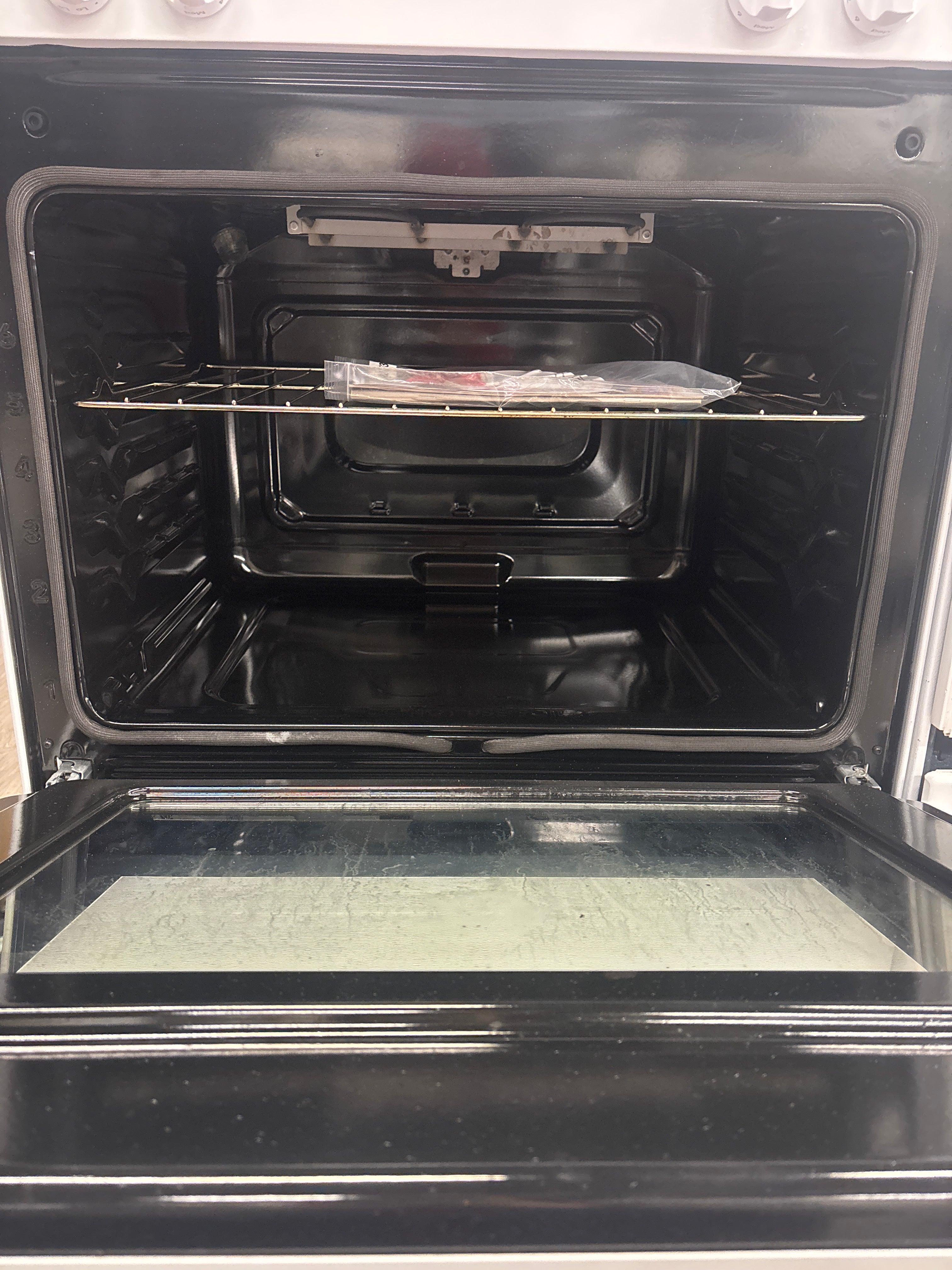 OPEN BOX - Frigidaire 30” Freestanding Glass Top Range - FCRE306CAWA