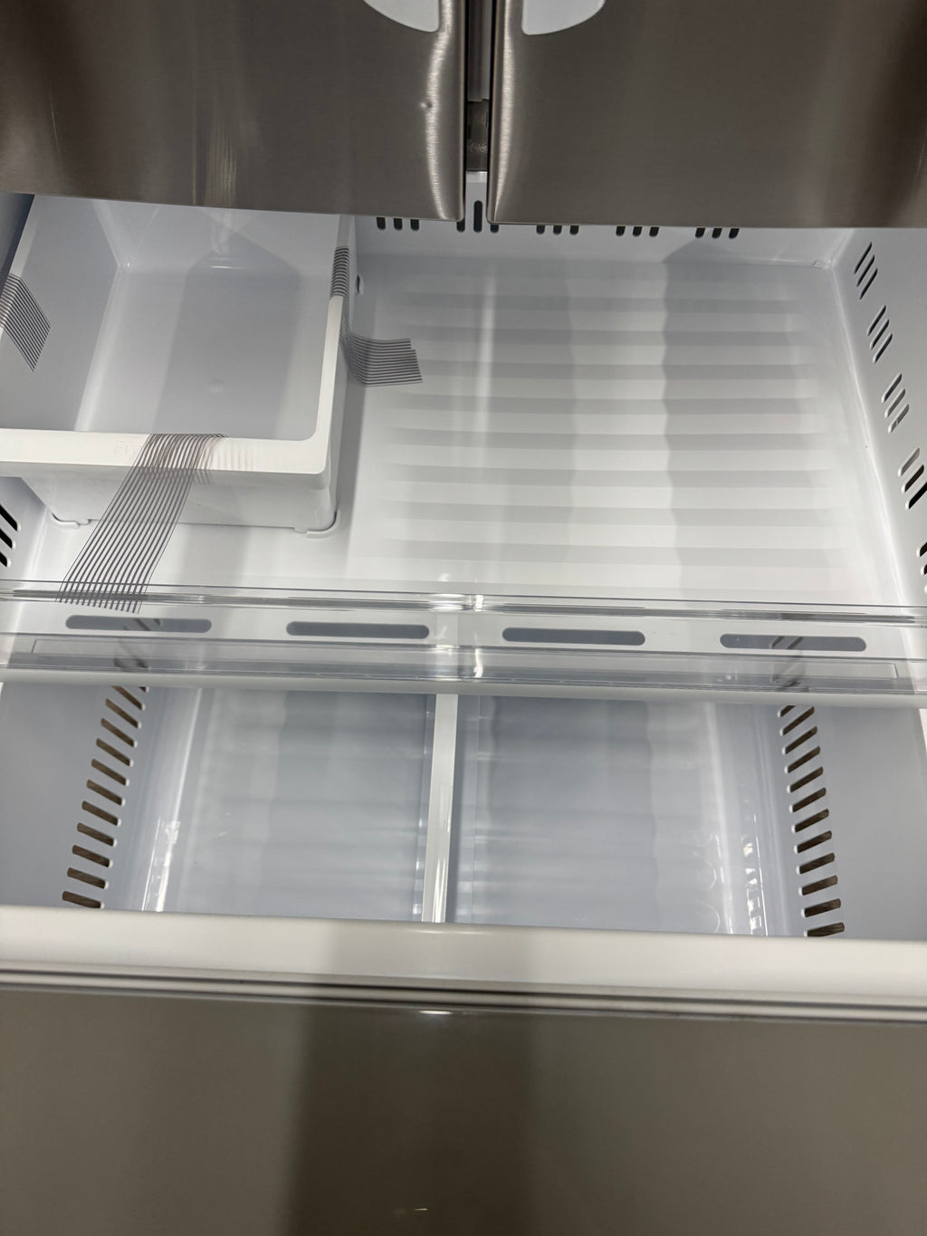 NEW - LG 36” French Door Refrigerator With Water Dispenser- LRFS28XBS (1 YEAR MANUFACTURER WARRANTY)