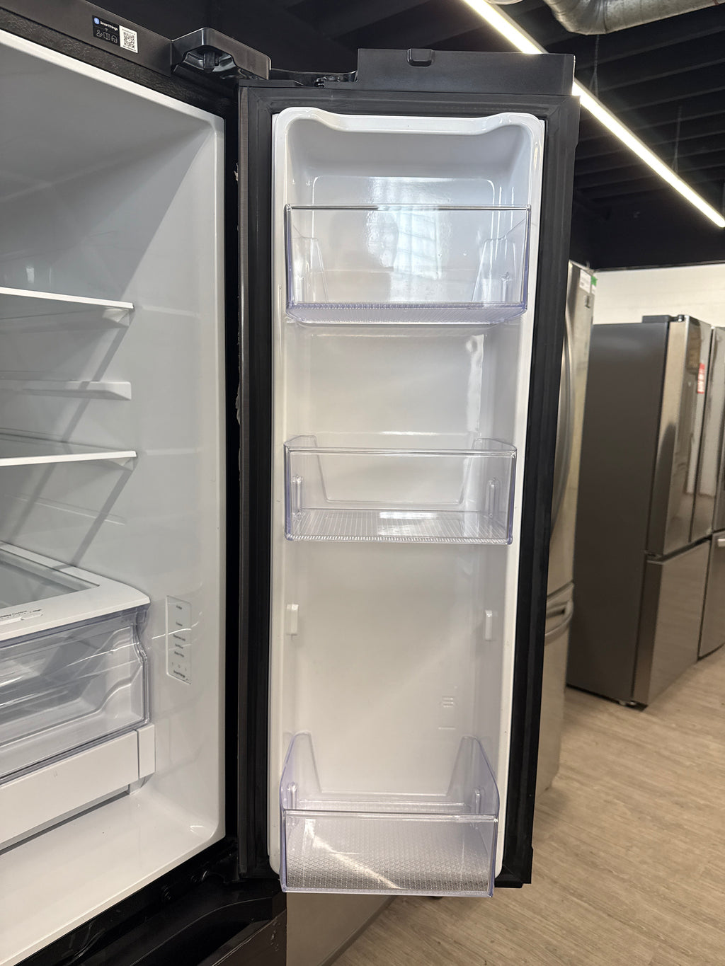 OPEN-BOX - Samsung 30” French Door Refrigerator with Water & Ice Dispenser - RF22A4221SG