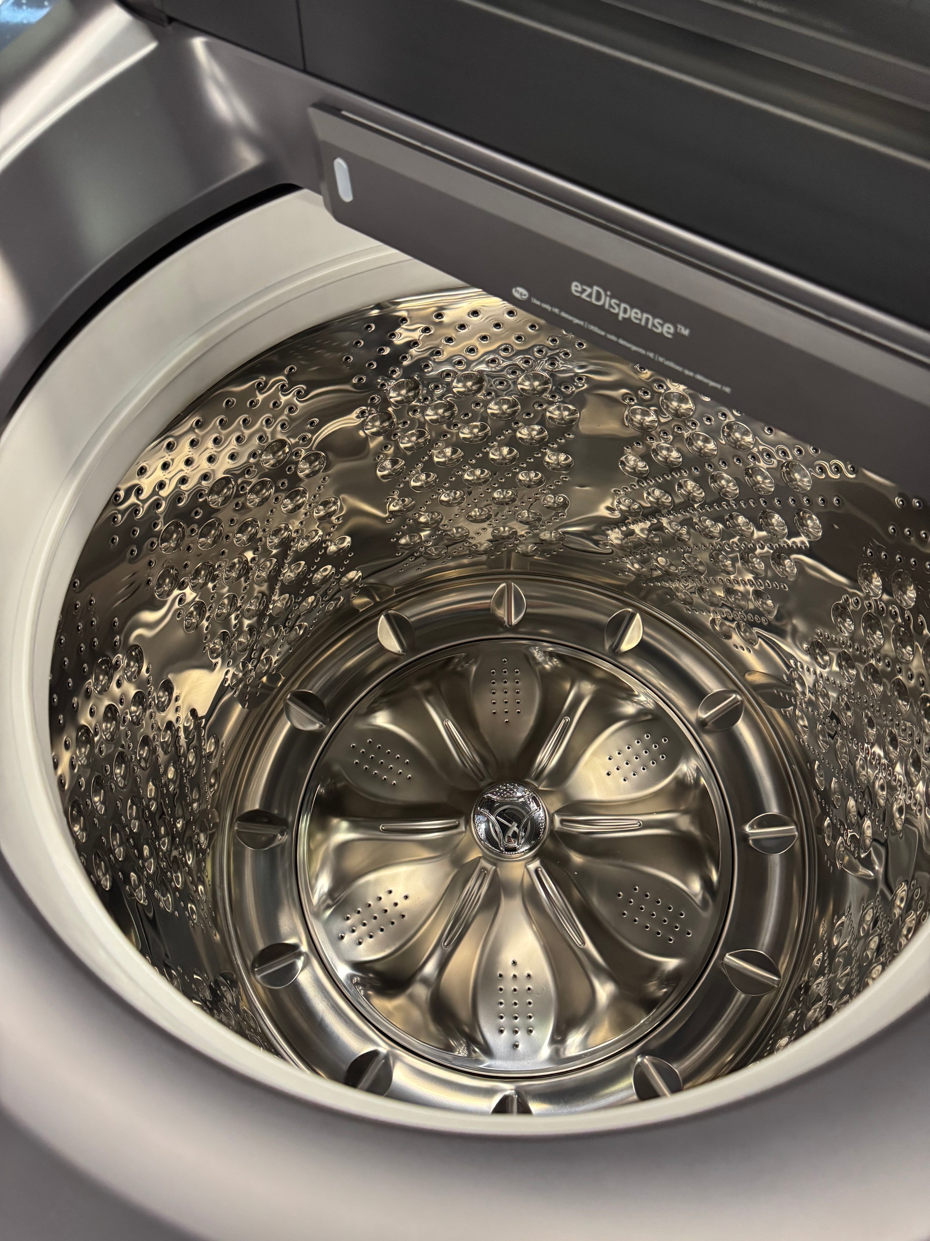 OPEN BOX - LG 27” TOP LOAD WASHER - WT8600CB (1 YEAR MANUFACTURER WARRANTY)