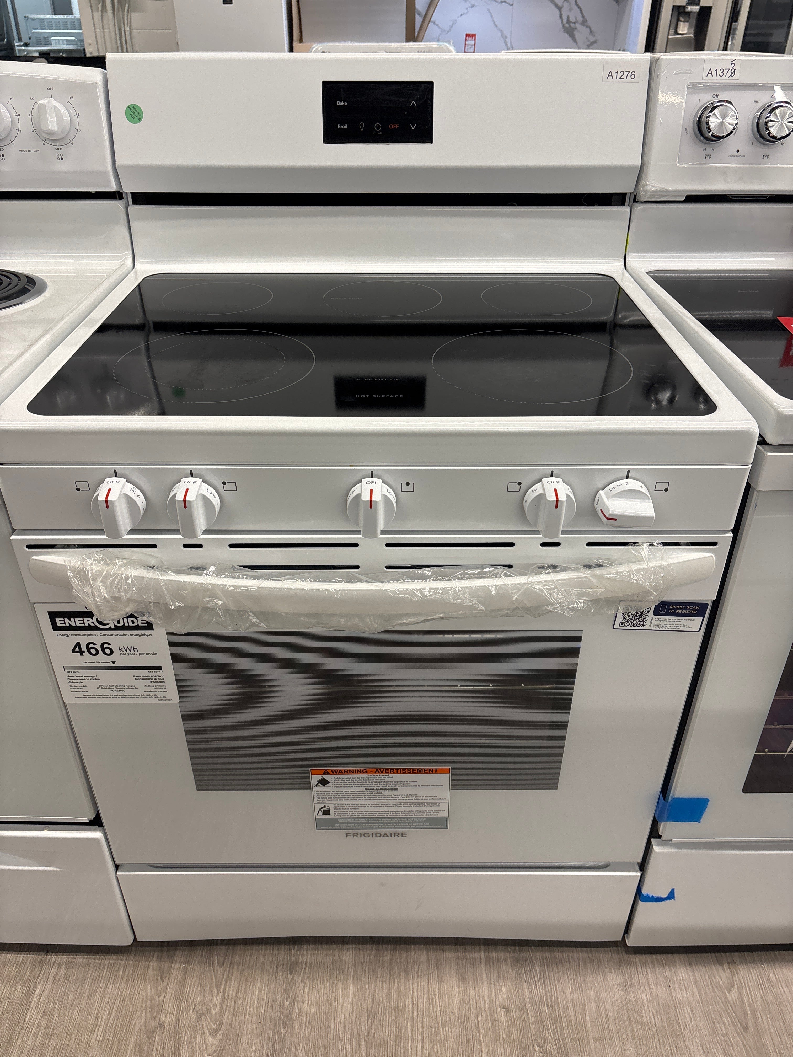 OPEN BOX - FRIGIDAIRE 30” Glass top range - FCRE305CBWD