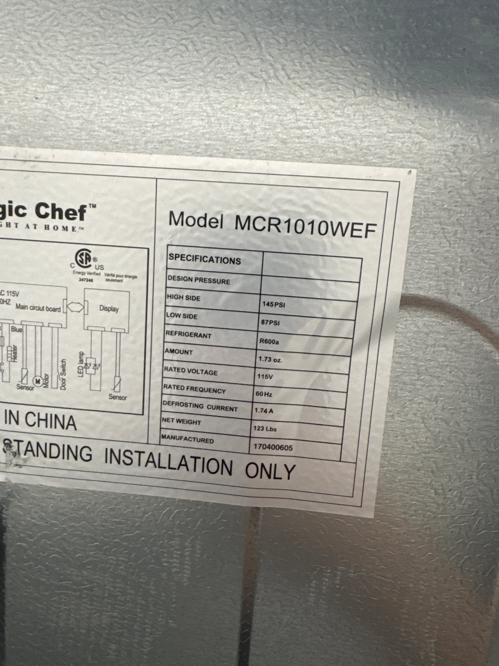 MAGIC CHEF 24” Top freezer refrigerator- MCR1010WEF