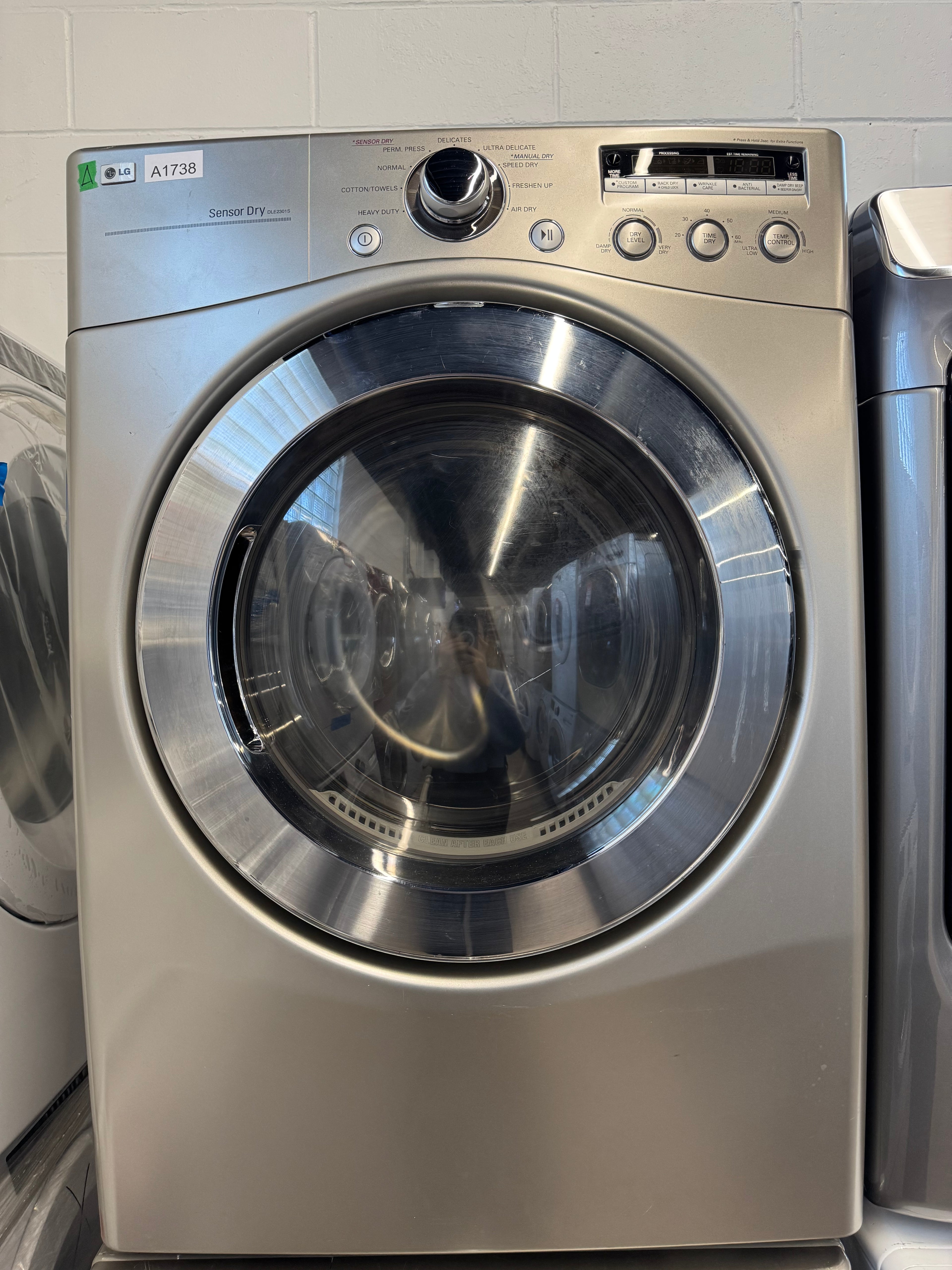 LG 27” Front Load Washer & Dryer Set (WM2150HS & DLE2301S)
