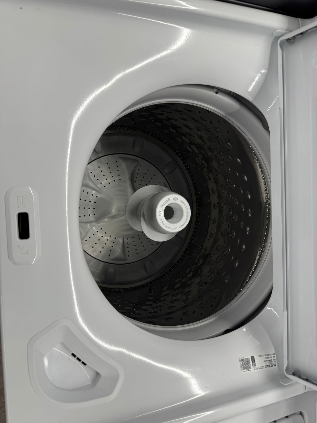 OPEN BOX - Maytag 27” Top Load Washer - MTW4205SWD