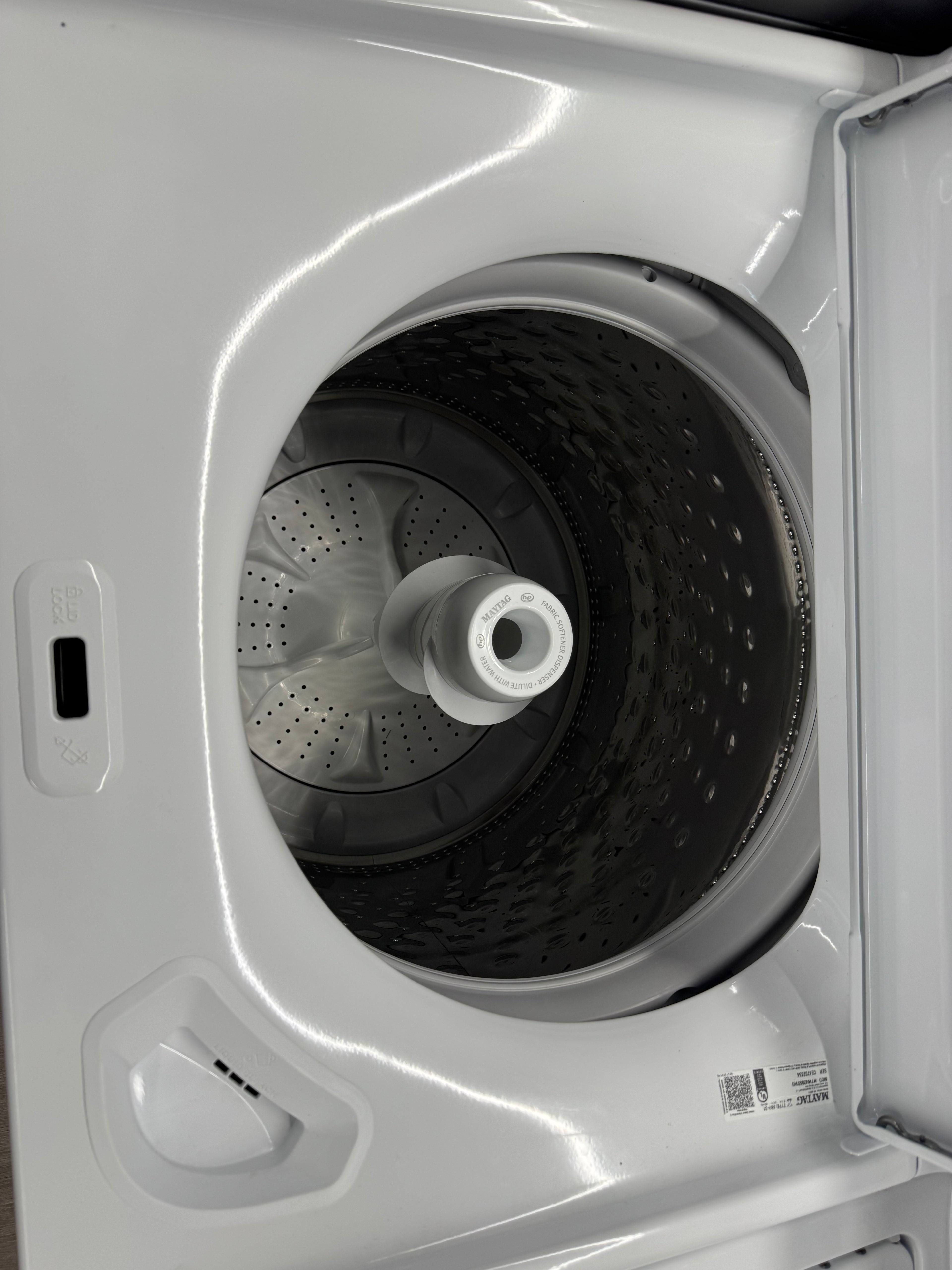 OPEN BOX - Maytag 27” Top Load Washer - MTW4205SWD