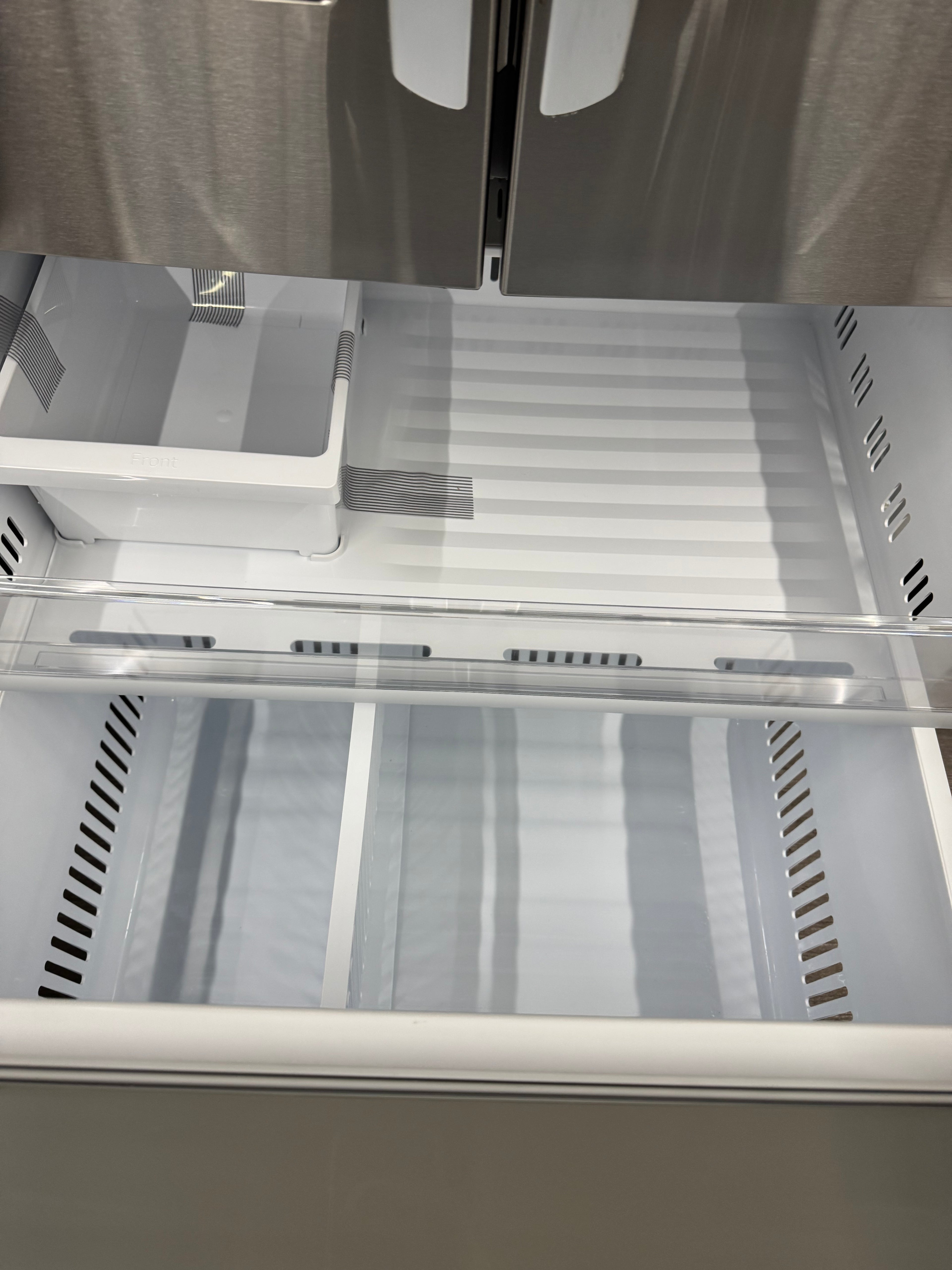 NEW - LG 36” French Door Refrigerator With Water Dispenser- LRFS28XBS (1 YEAR MANUFACTURER WARRANTY)