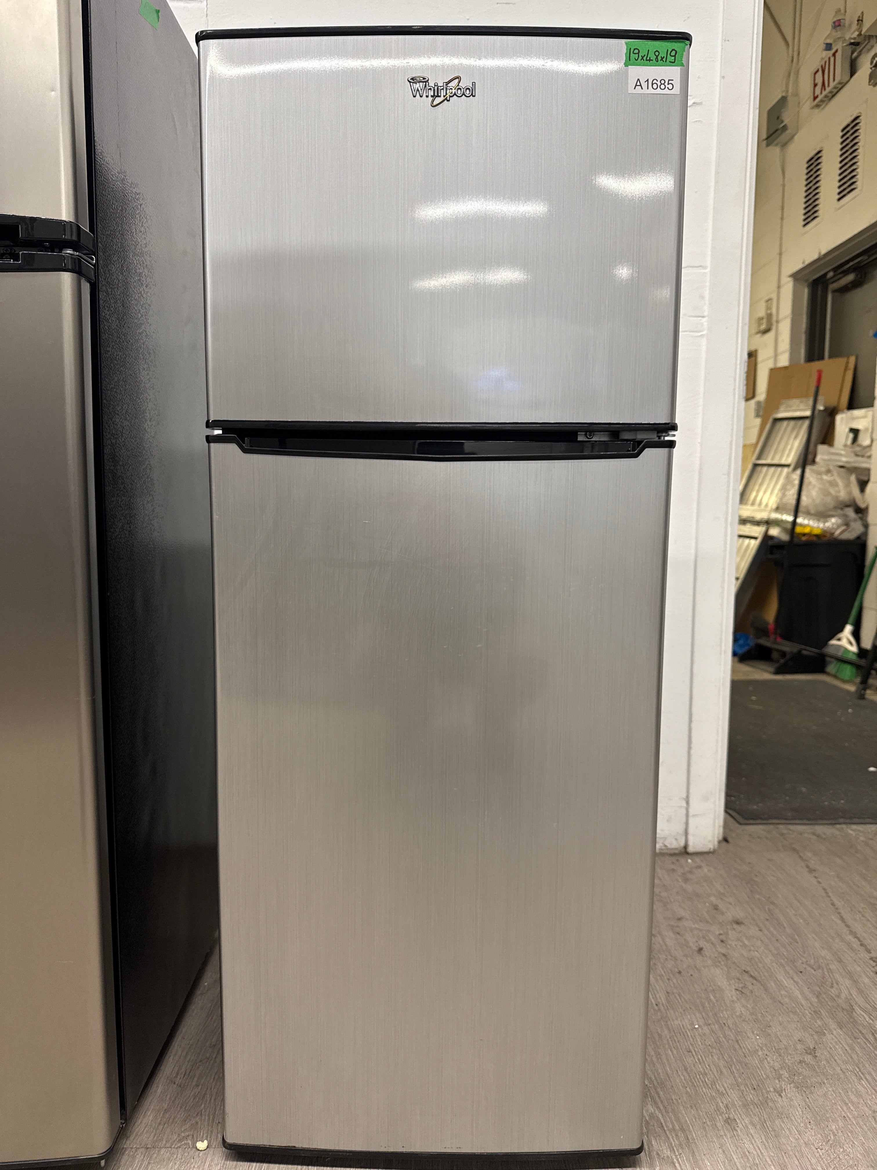 Whirlpool 19” Top Freezer Fridge - WH46TS1E