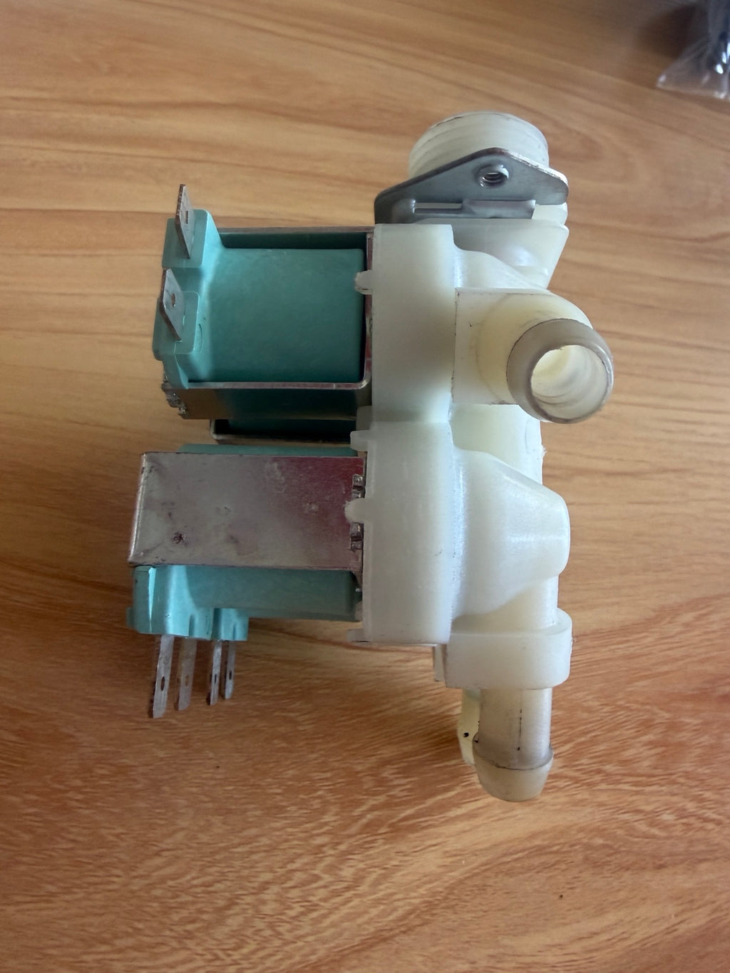DC62-00214M four-way washer water inlet valve photo 3