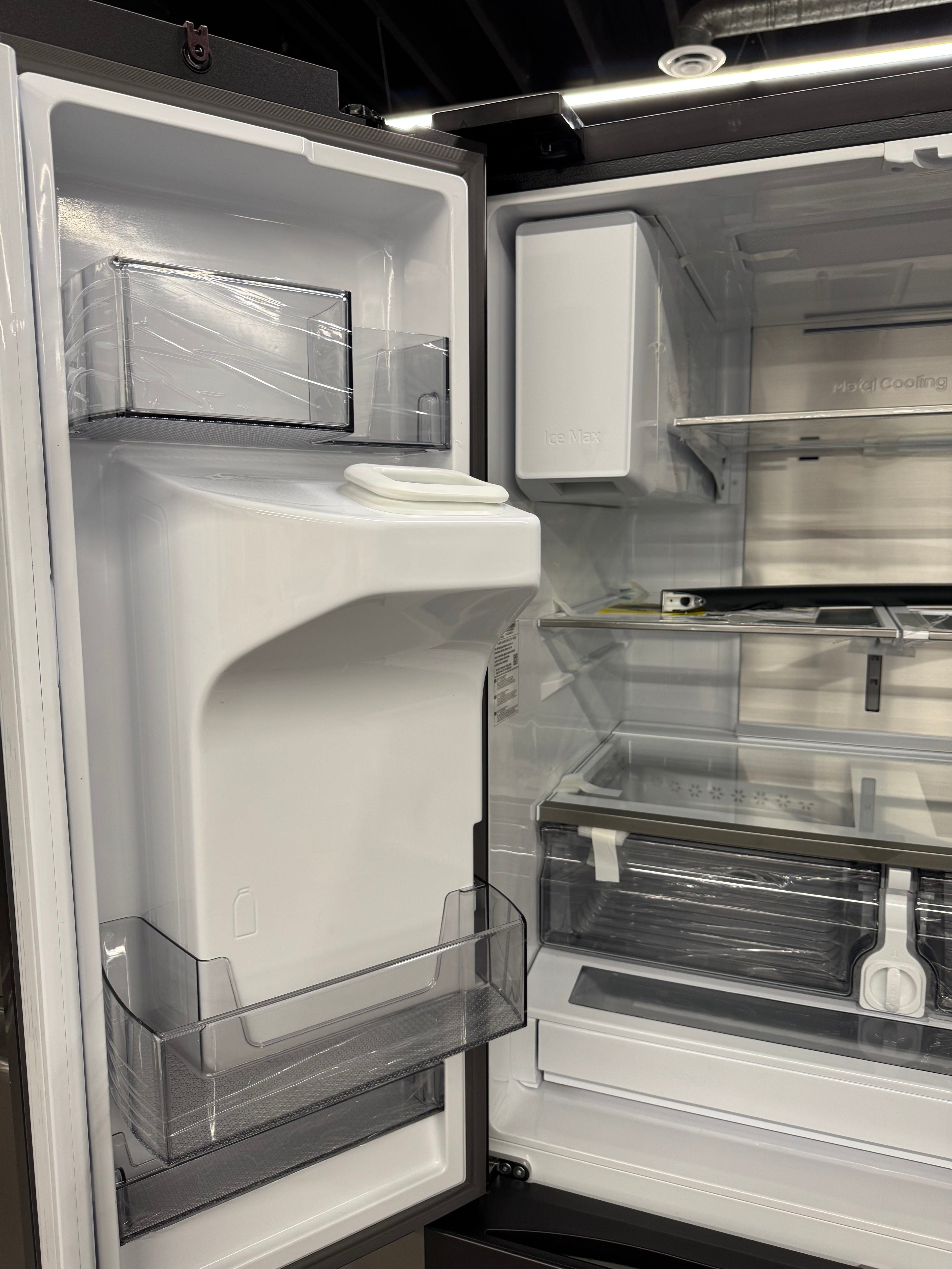 OPEN BOX - Samsung 36” French Door Fridge With Water Dispenser- RF32CG5400MT