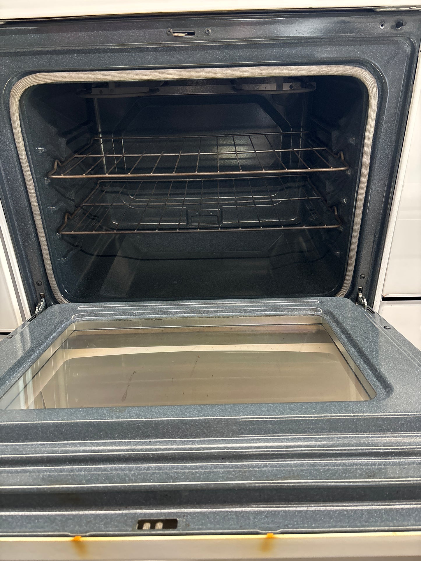Maytag 30” glass top range - YMER7685BW/0