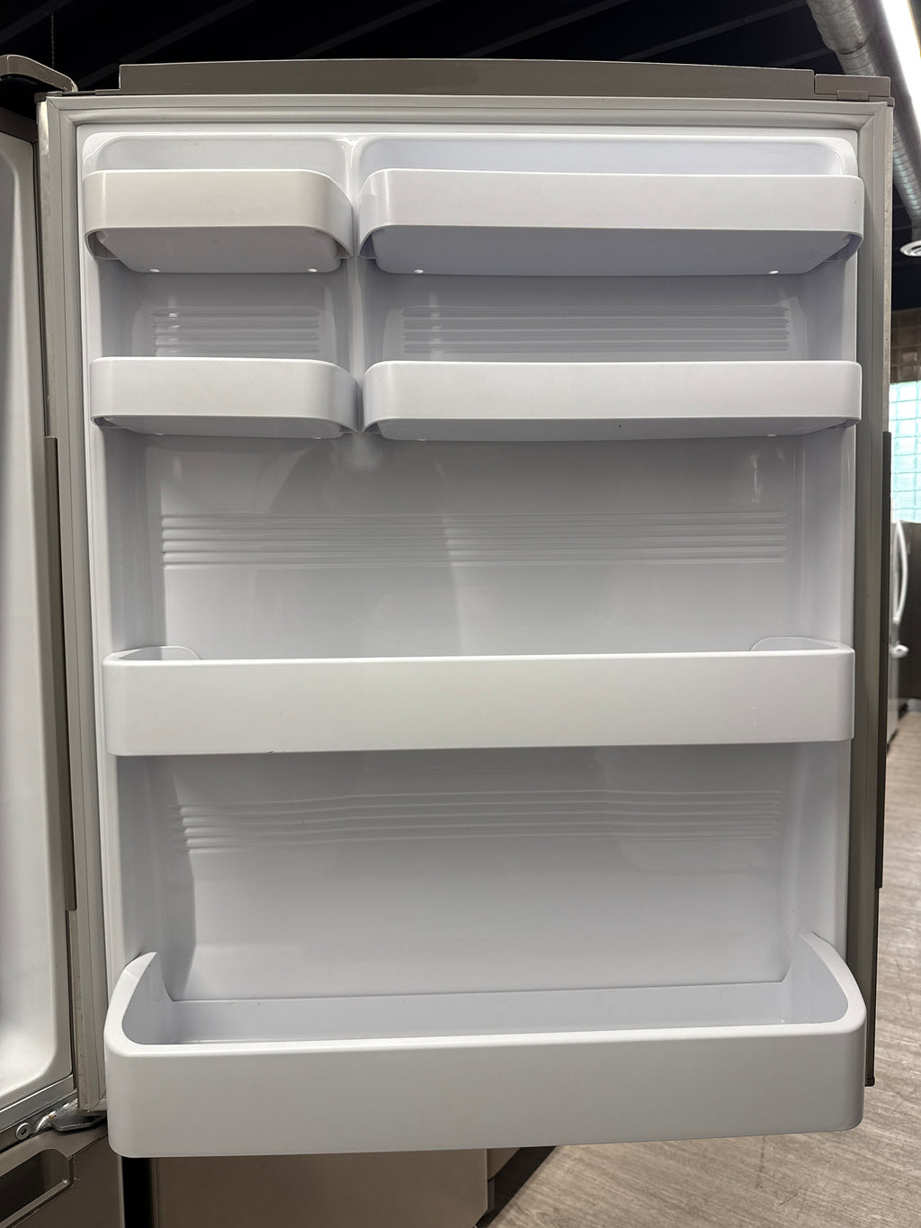 Samsung 32" Bottom-Freezer Refrigerator -RB194ACRS