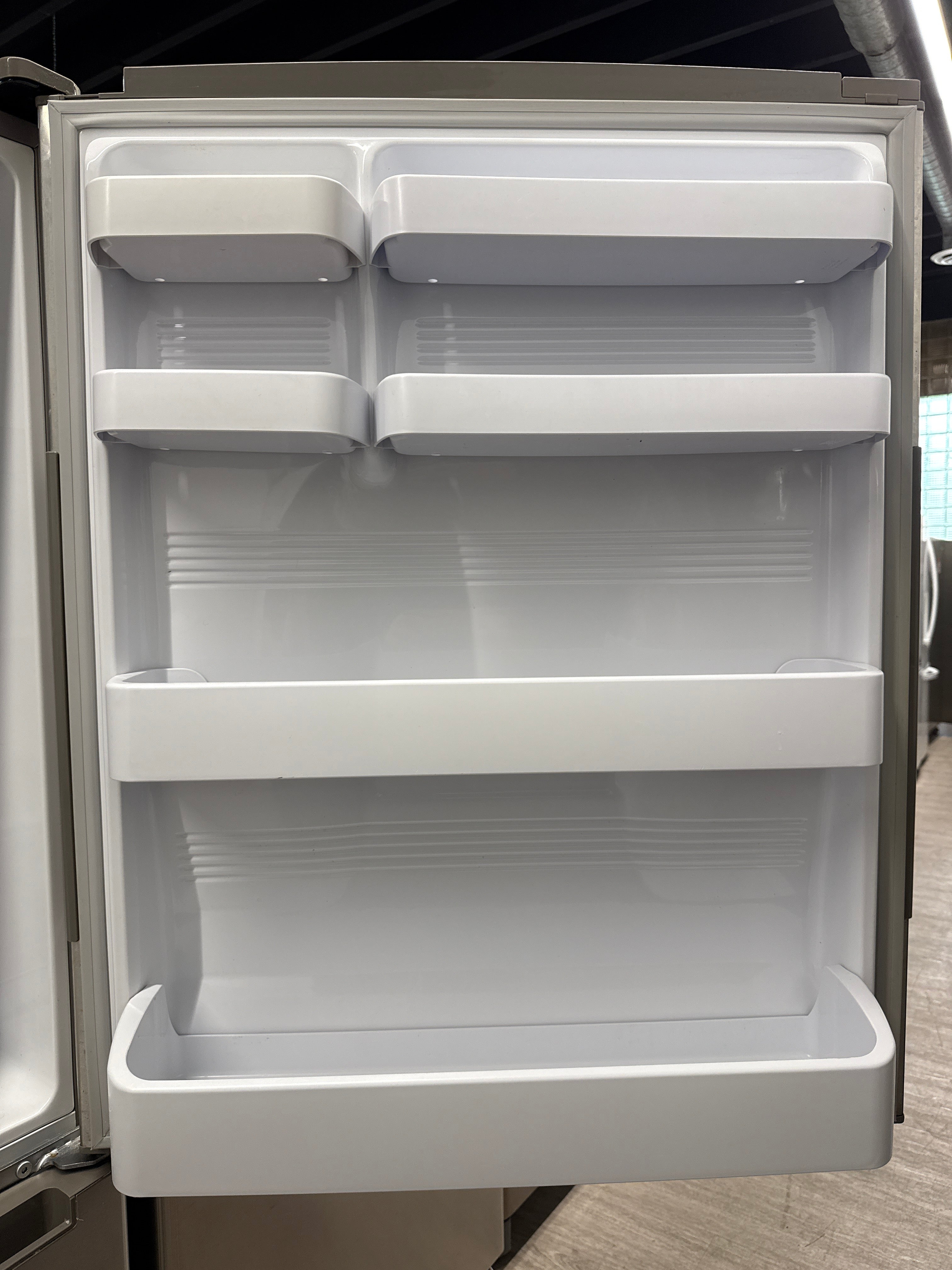 Samsung 32" Bottom-Freezer Refrigerator -RB194ACRS