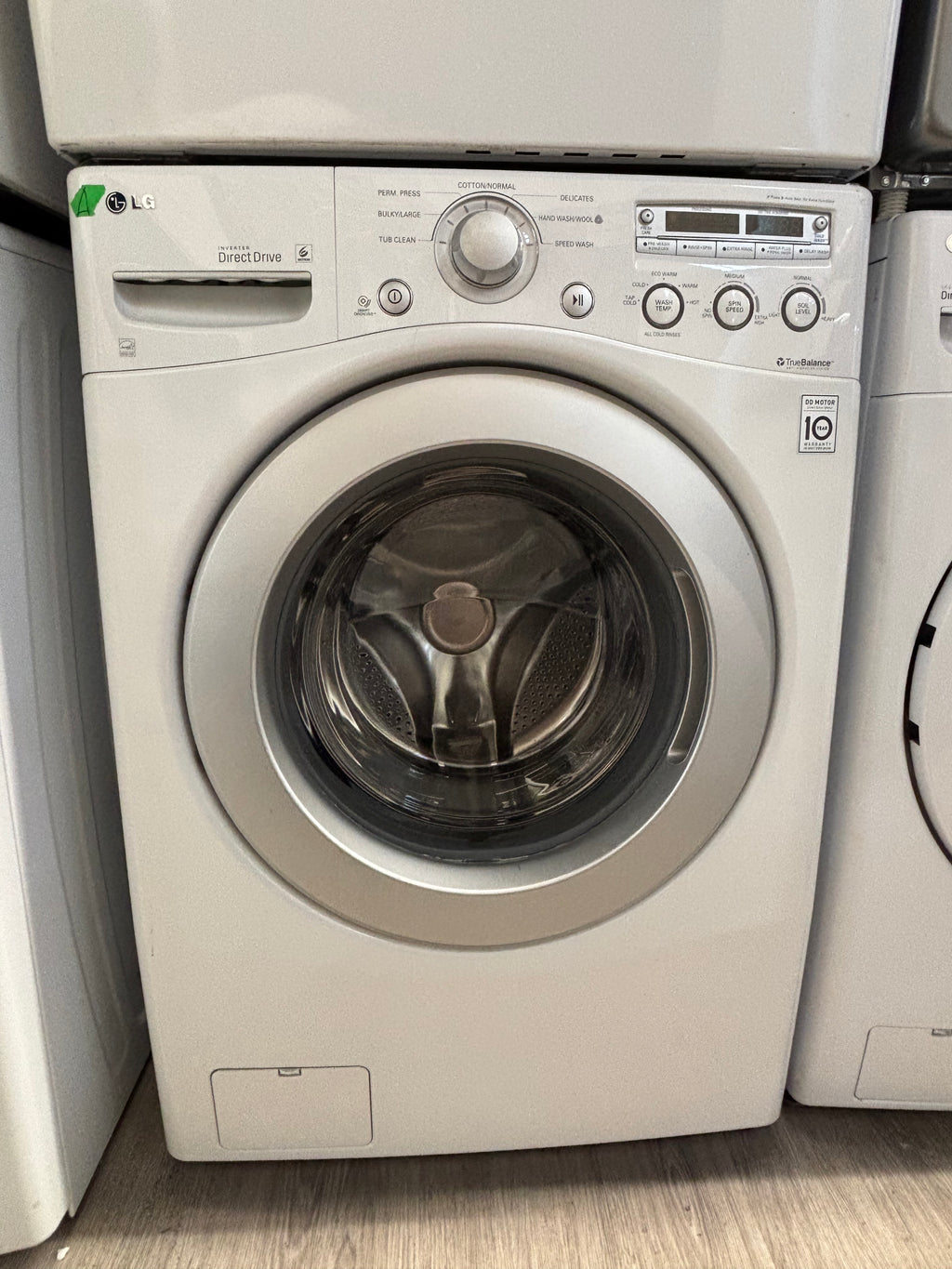 LG 27” Front Load Washer & Dryer Set (WM2250CW & DLE5977WM)