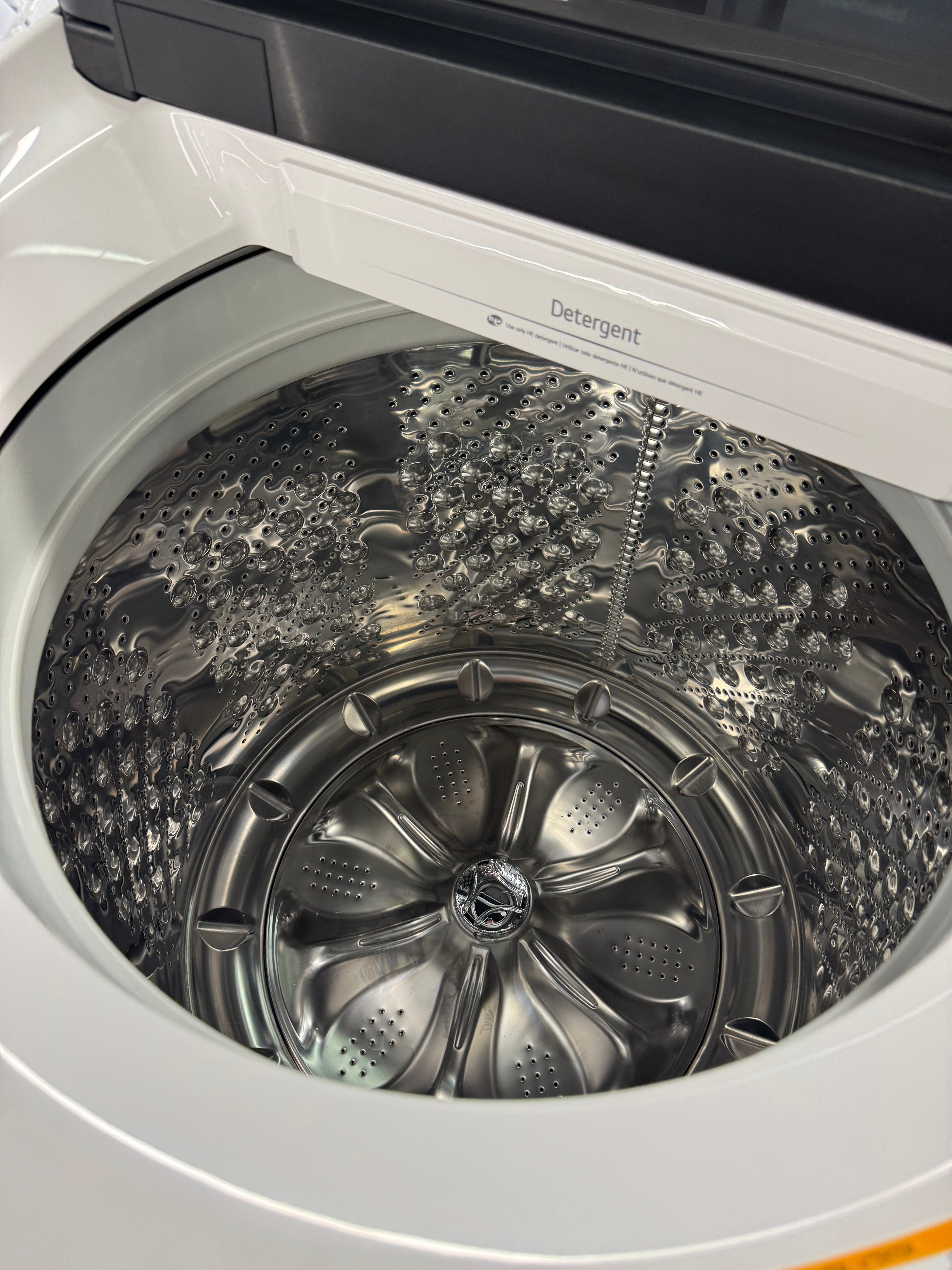 OPEN BOX - LG 27” TOP LOAD WASHER - WT8400CW (1 YEAR MANUFACTURER WARRANTY)
