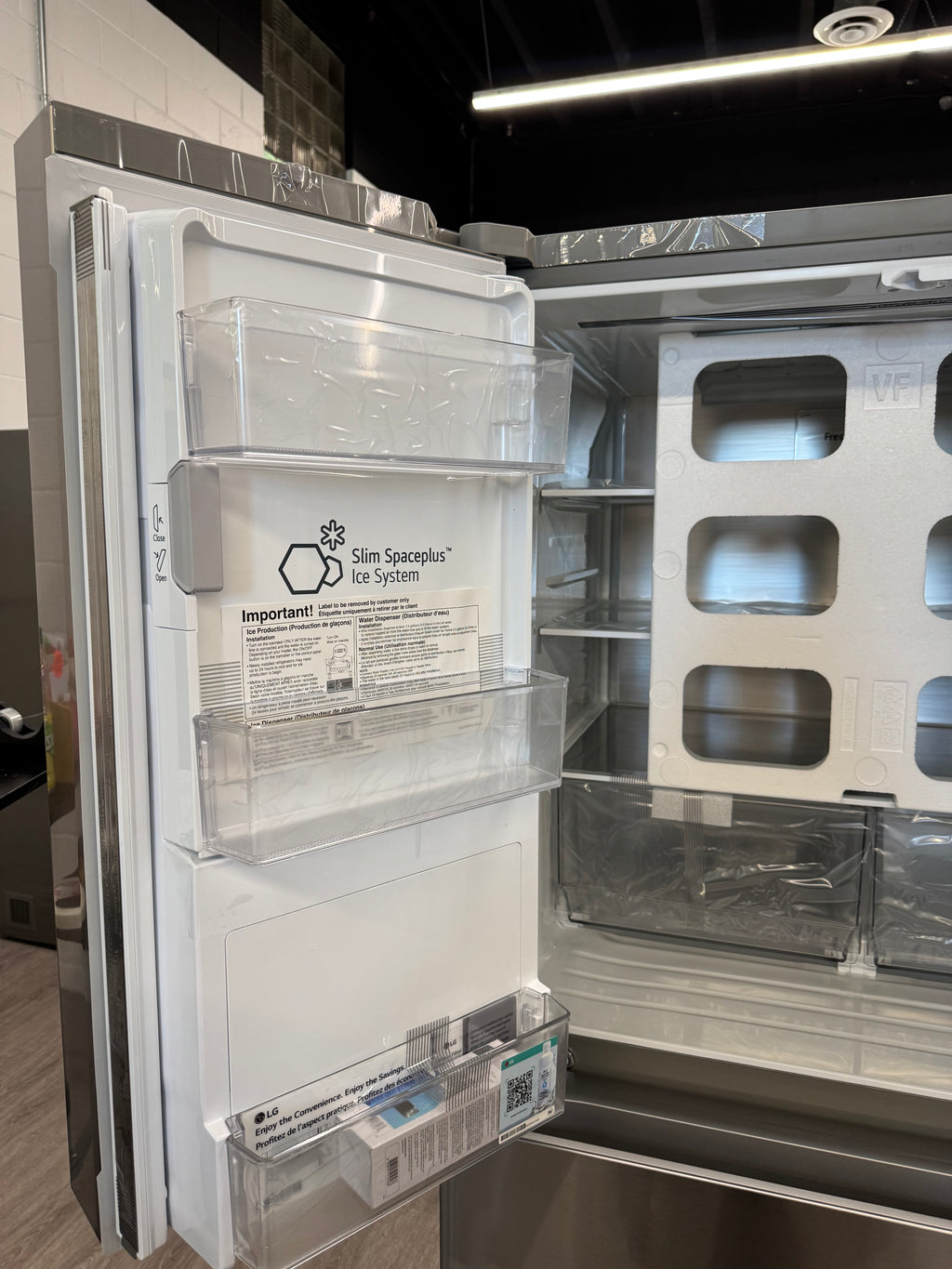 NEW - LG 36” InstaView® Door-in-Door® French Door Refrigerator – LF29S8365S (1 YEAR MANUFACTURER WARRANTY)