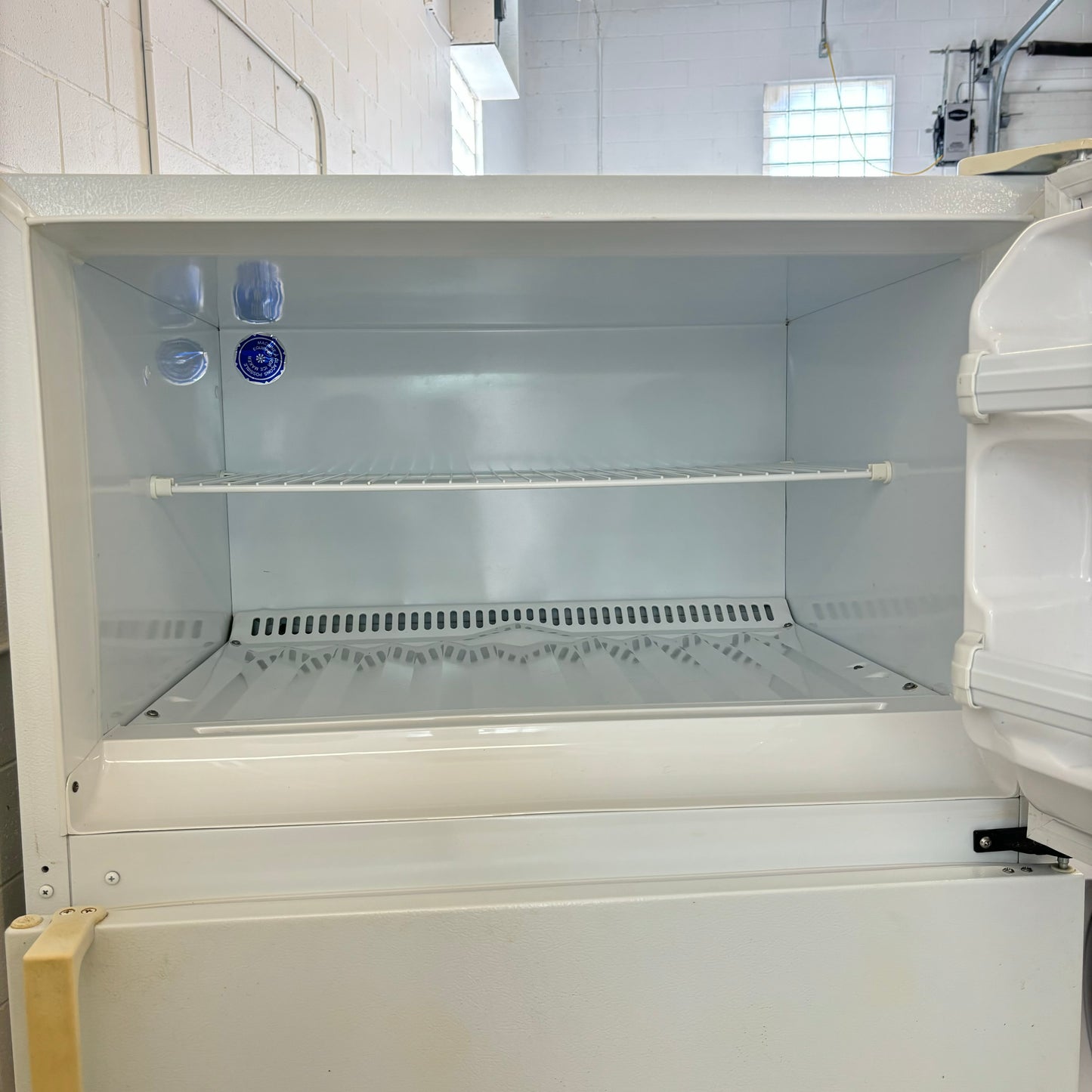 GE 30” Top Freezer Refrigerator - LW18JYARW