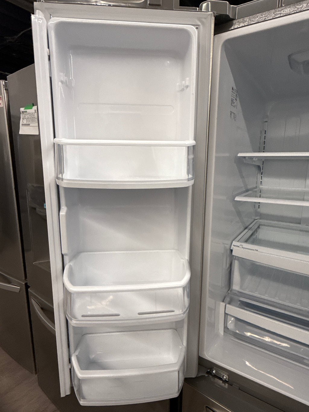 LG 33" French Door Refrigerator - LFCS25663S/01