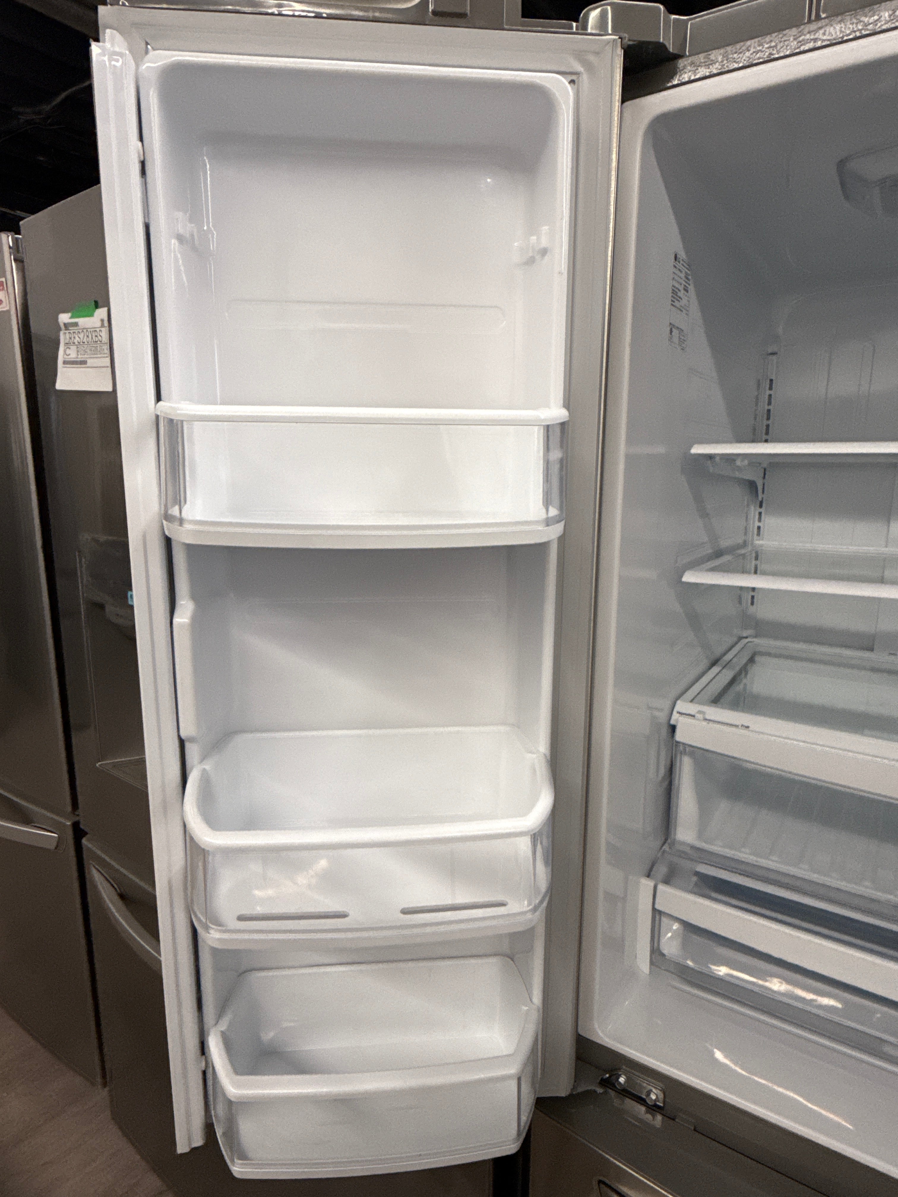 LG 33" French Door Refrigerator - LFCS25663S/01