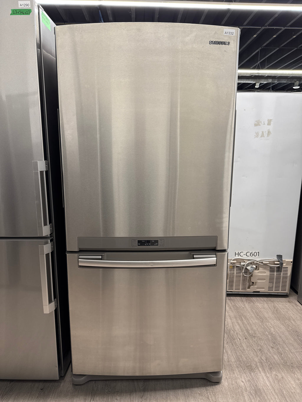SAMSUNG 33” Bottom freezer refrigerator- RB216ABRS