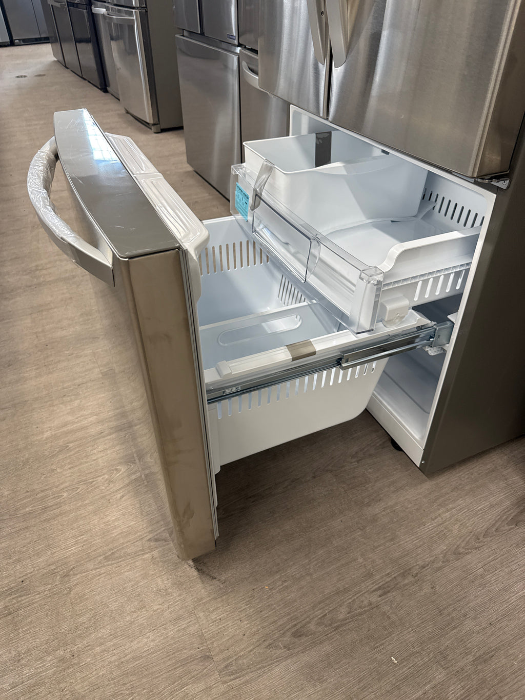 NEW - LG 30” French Door Refrigerator - LFCS22520S (1 YEAR MANUFACTURER WARRANTY)