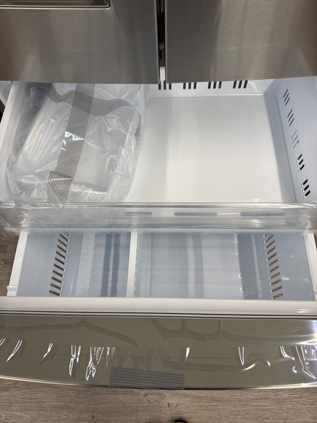 NEW - LG 36” French Door Refrigerator – LRFS28XBS (1 YEAR MANUFACTURER WARRANTY)