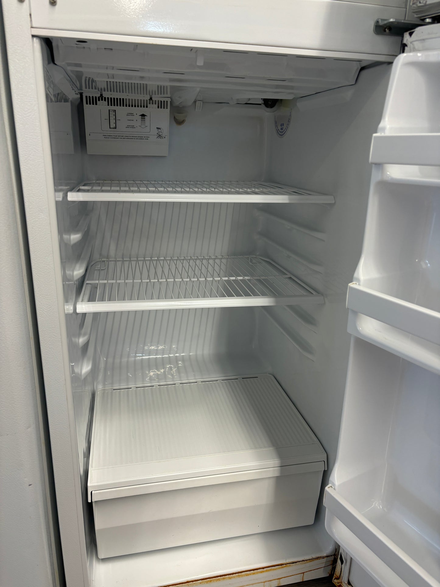 GE 24" Top Freezer Fridge - GTS12BAMBRWW